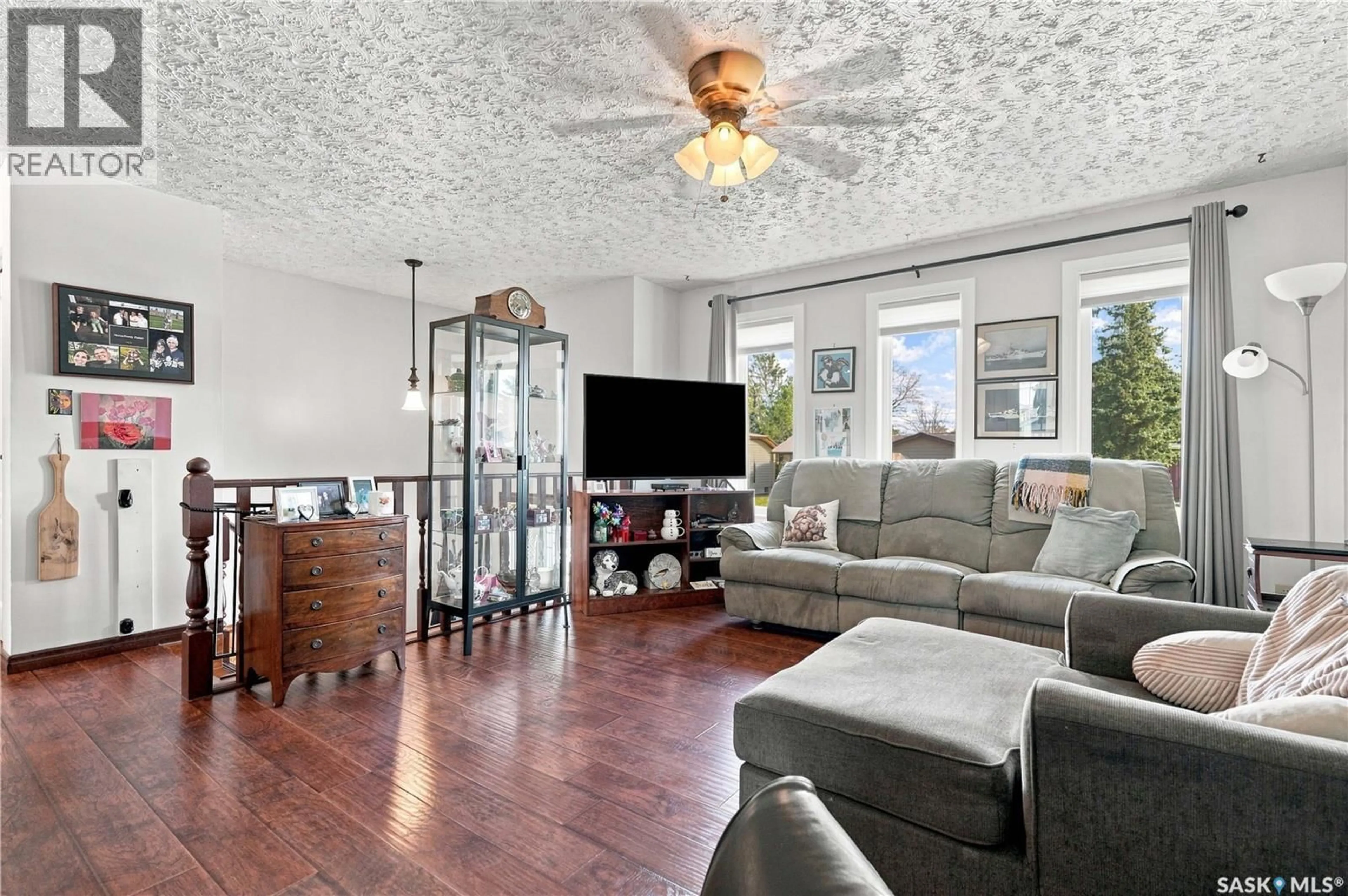 Living room with furniture, unknown for 402 FEHR CRESCENT, Martensville Saskatchewan S0K2T0