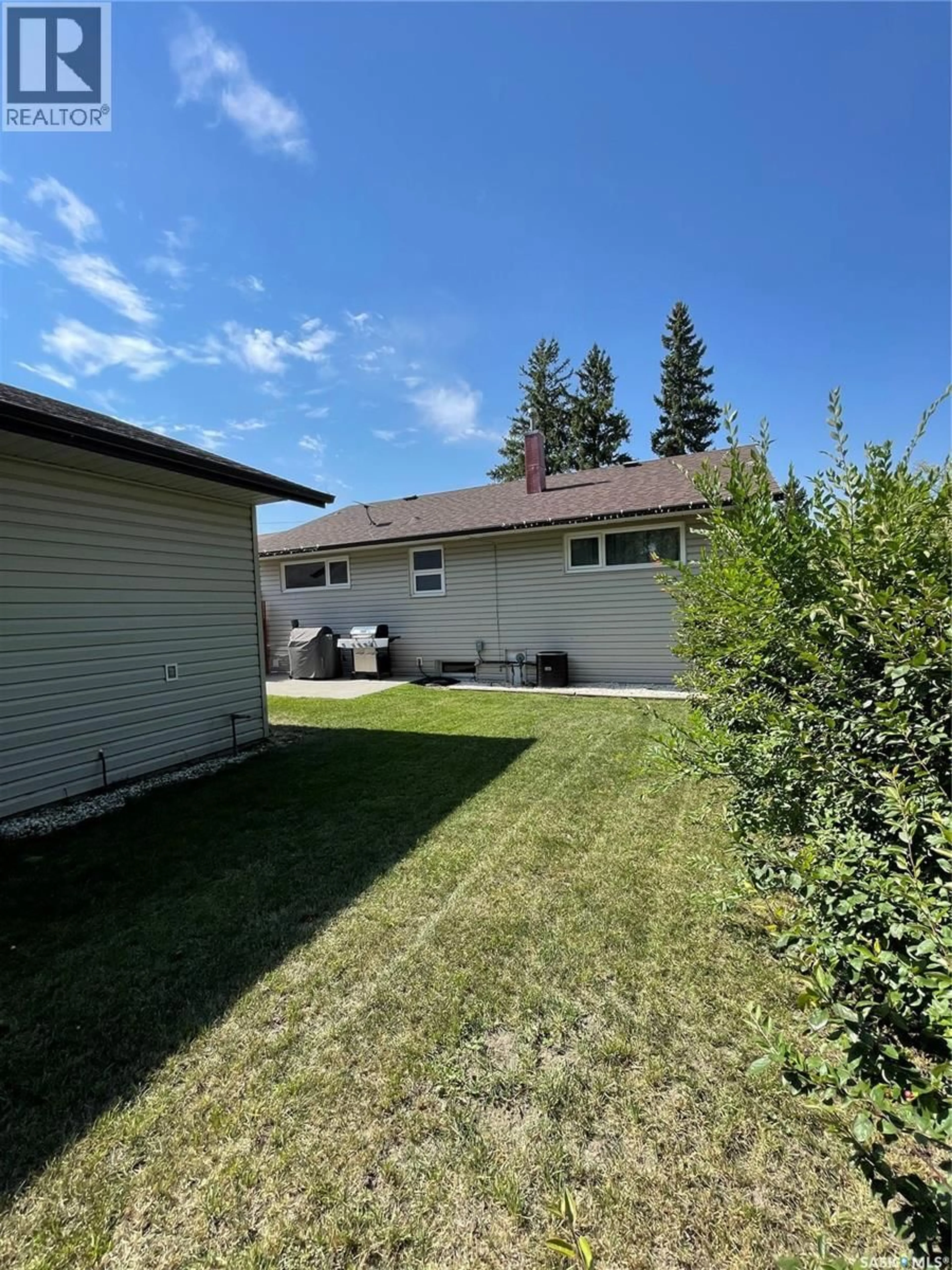 A pic from outside/outdoor area/front of a property/back of a property/a pic from drone, unknown for 817 CARTIER STREET, Whitewood Saskatchewan S0G5C0