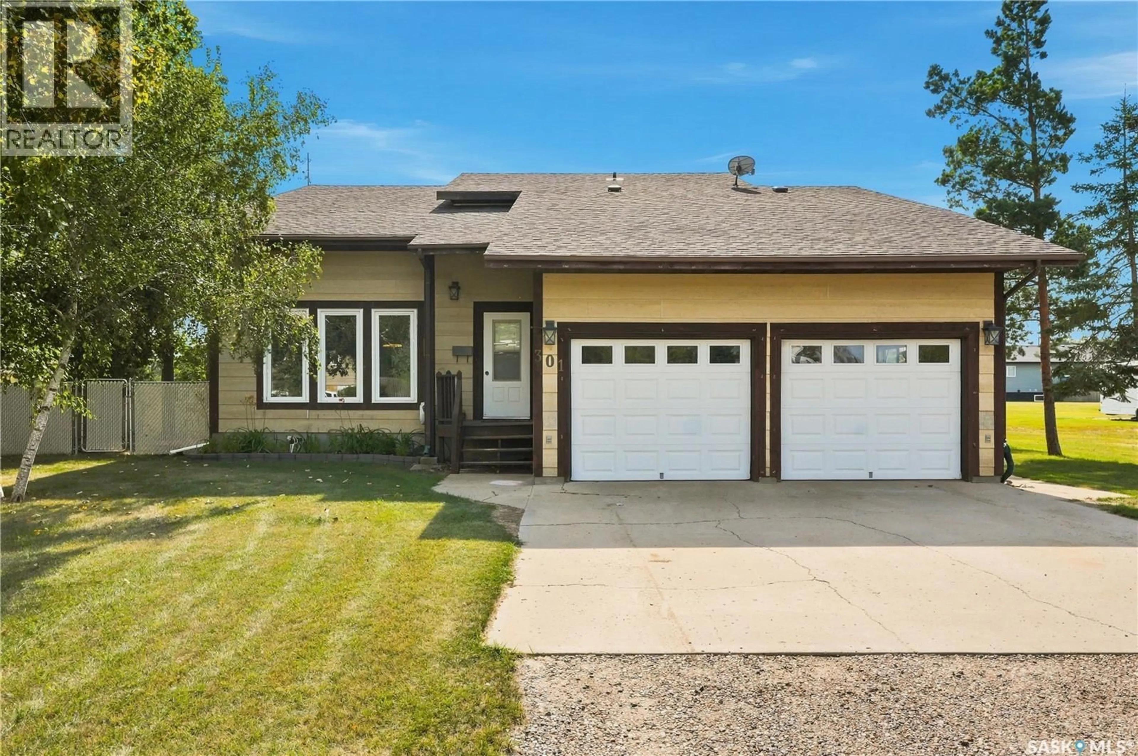 Home with vinyl exterior material, street for 301 2ND AVENUE, Hanley Saskatchewan S0G2E0