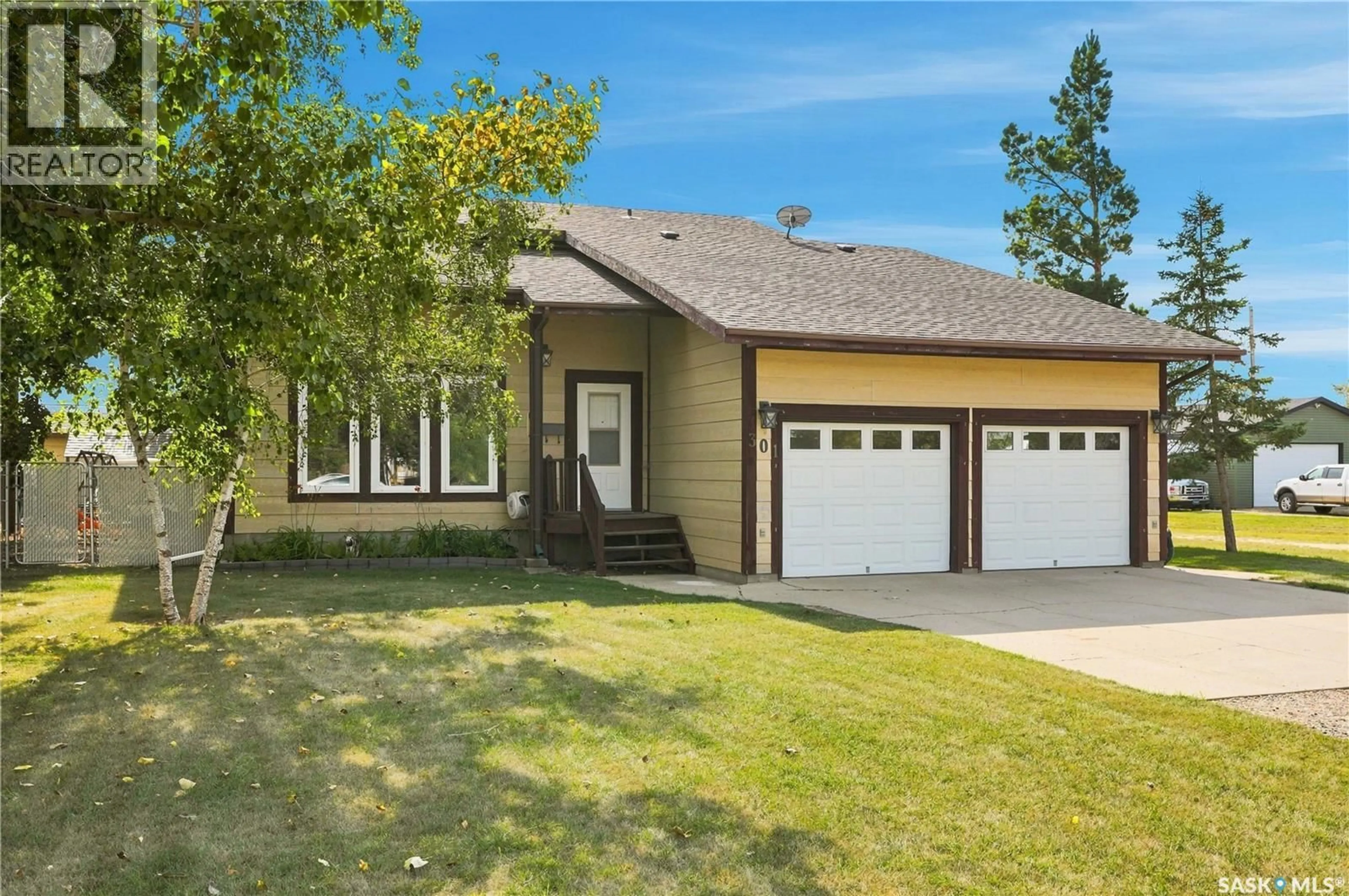 Home with vinyl exterior material, street for 301 2ND AVENUE, Hanley Saskatchewan S0G2E0