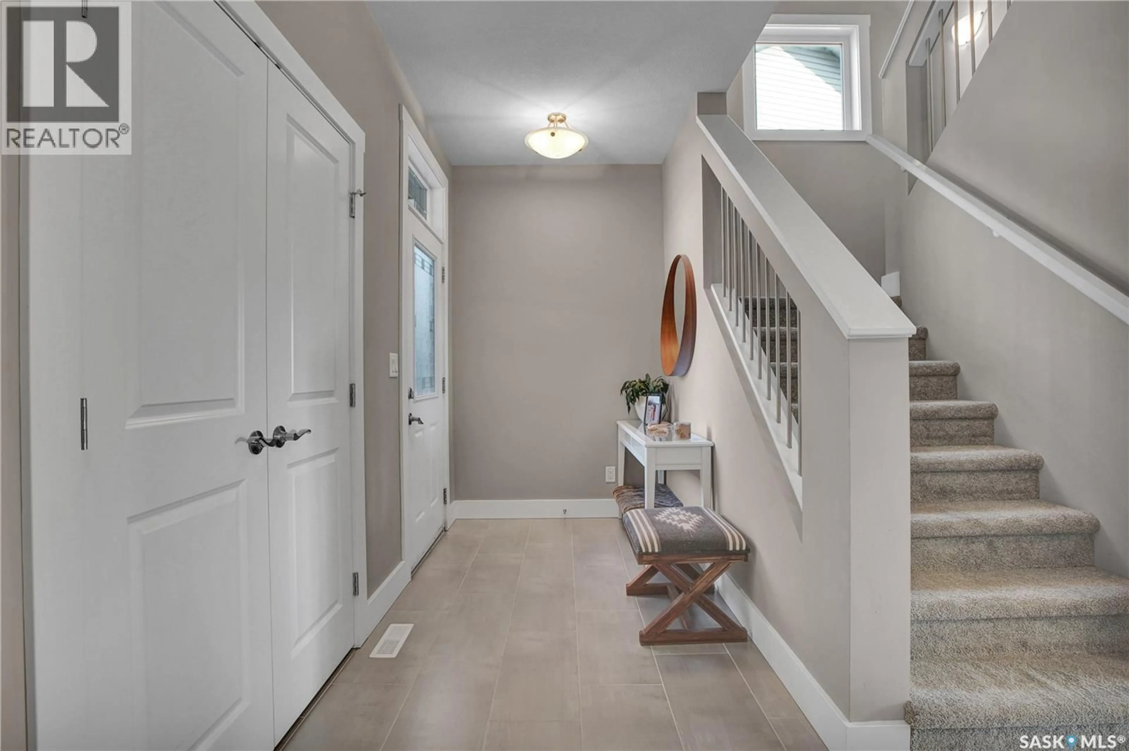 Indoor entryway for 667 KOLYNCHUK COURT, Saskatoon Saskatchewan S7T0W2