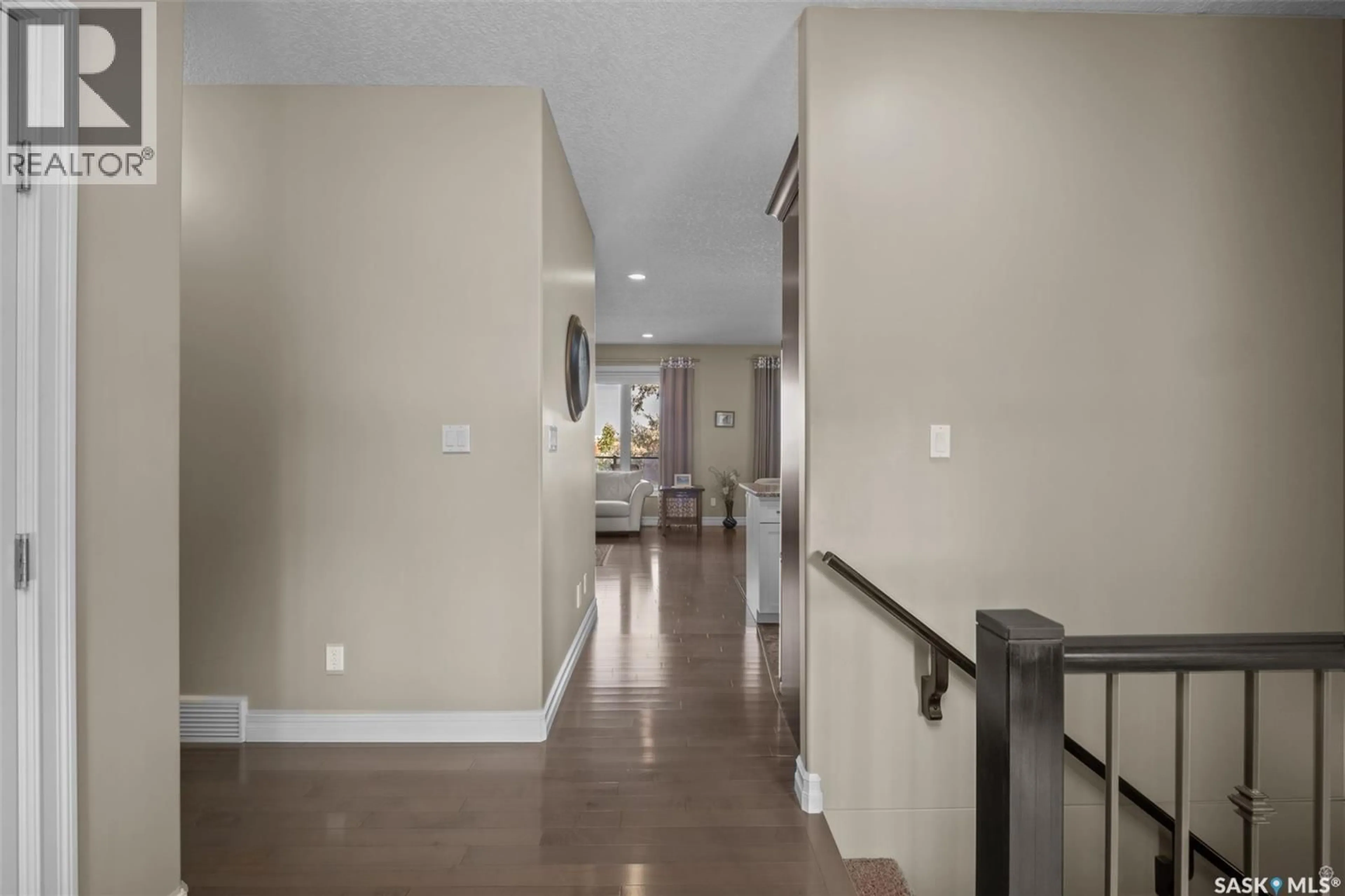 Indoor foyer for 18 - 2805 LAKEVIEW DRIVE, Prince Albert Saskatchewan S6W0A4