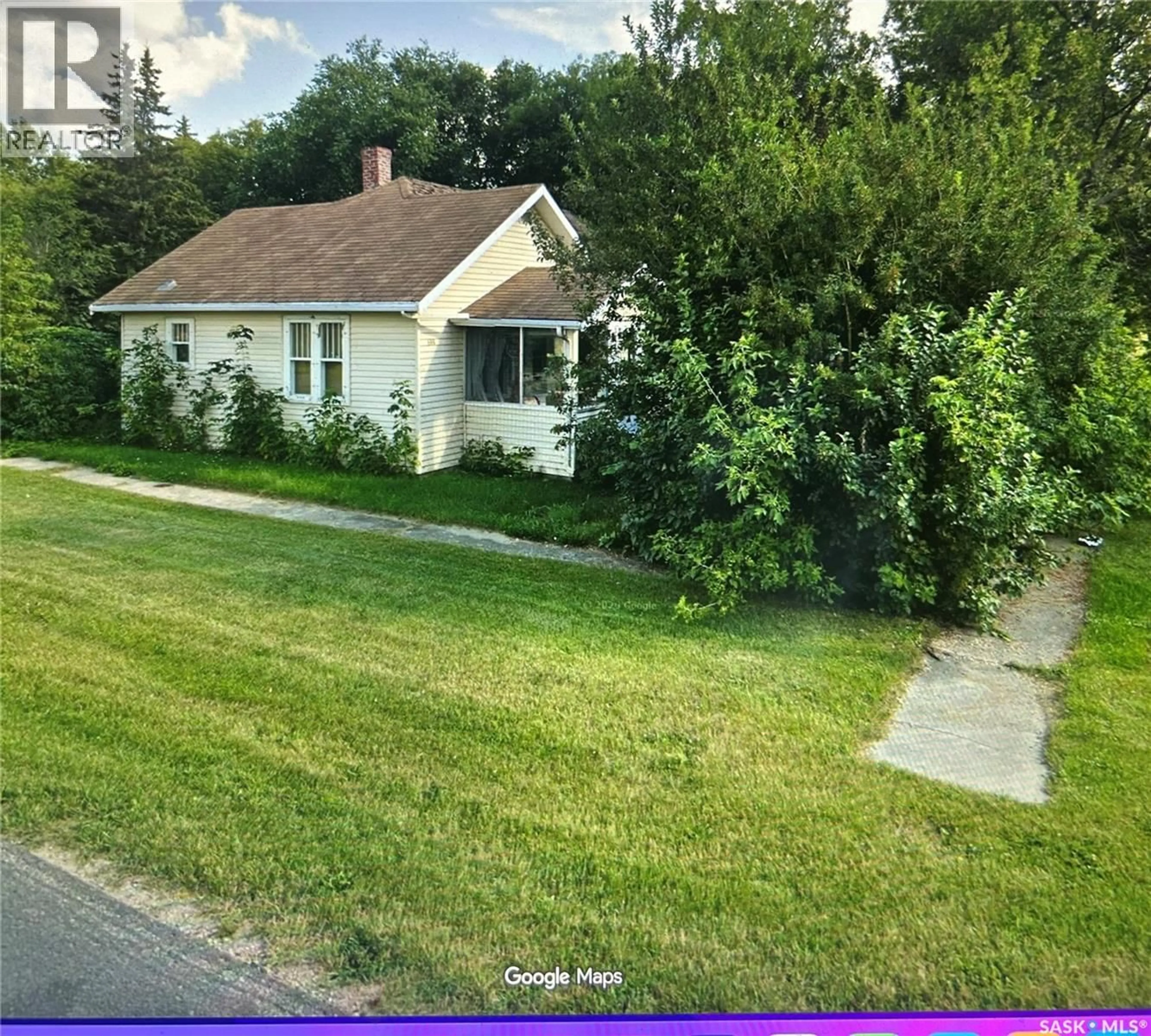 A pic from outside/outdoor area/front of a property/back of a property/a pic from drone, street for 600 3RD AVENUE, Cudworth Saskatchewan S0K1B0