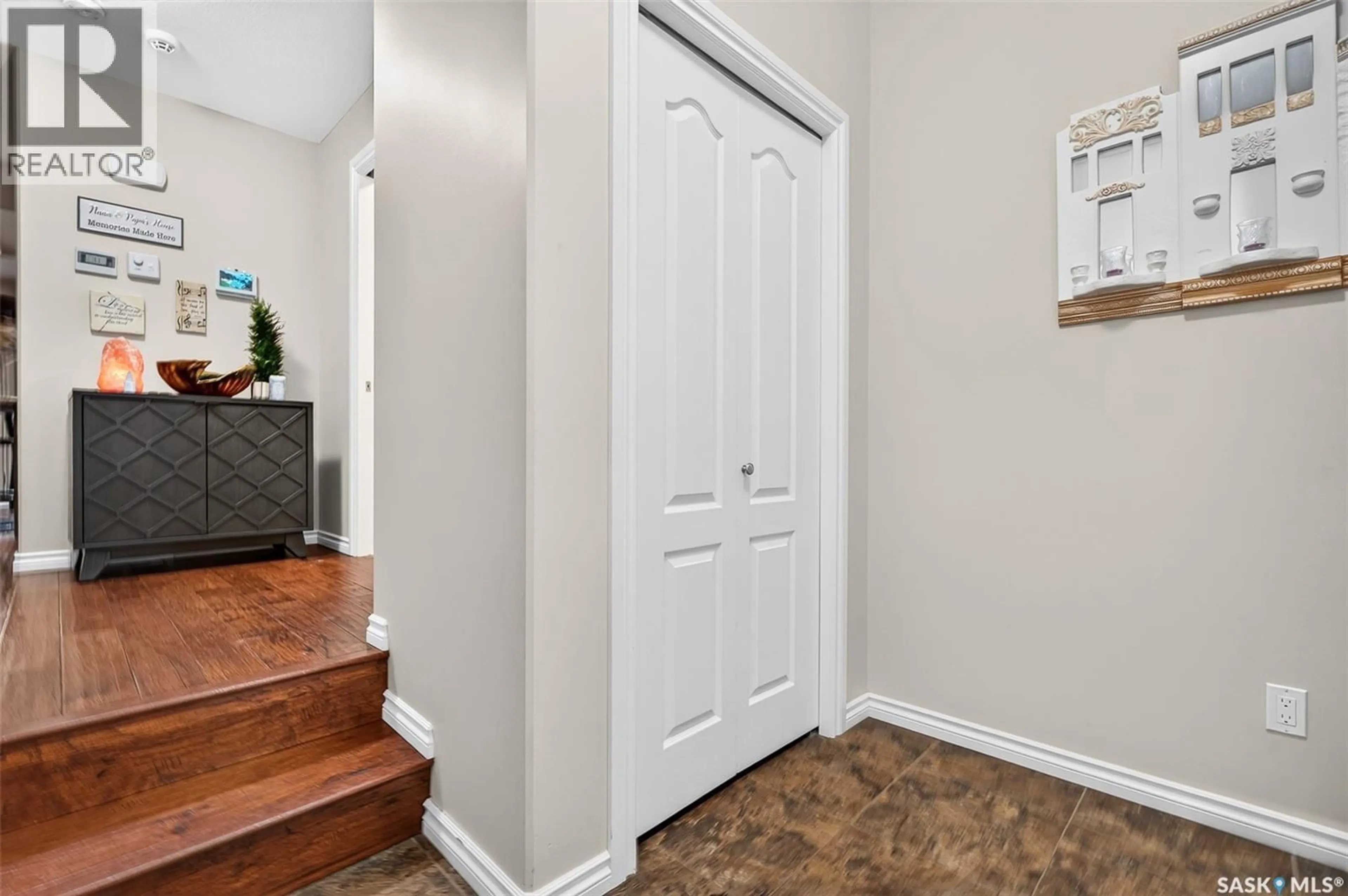 Indoor entryway for A2 - 33 WOOD LILY DRIVE, Moose Jaw Saskatchewan S6J1B4