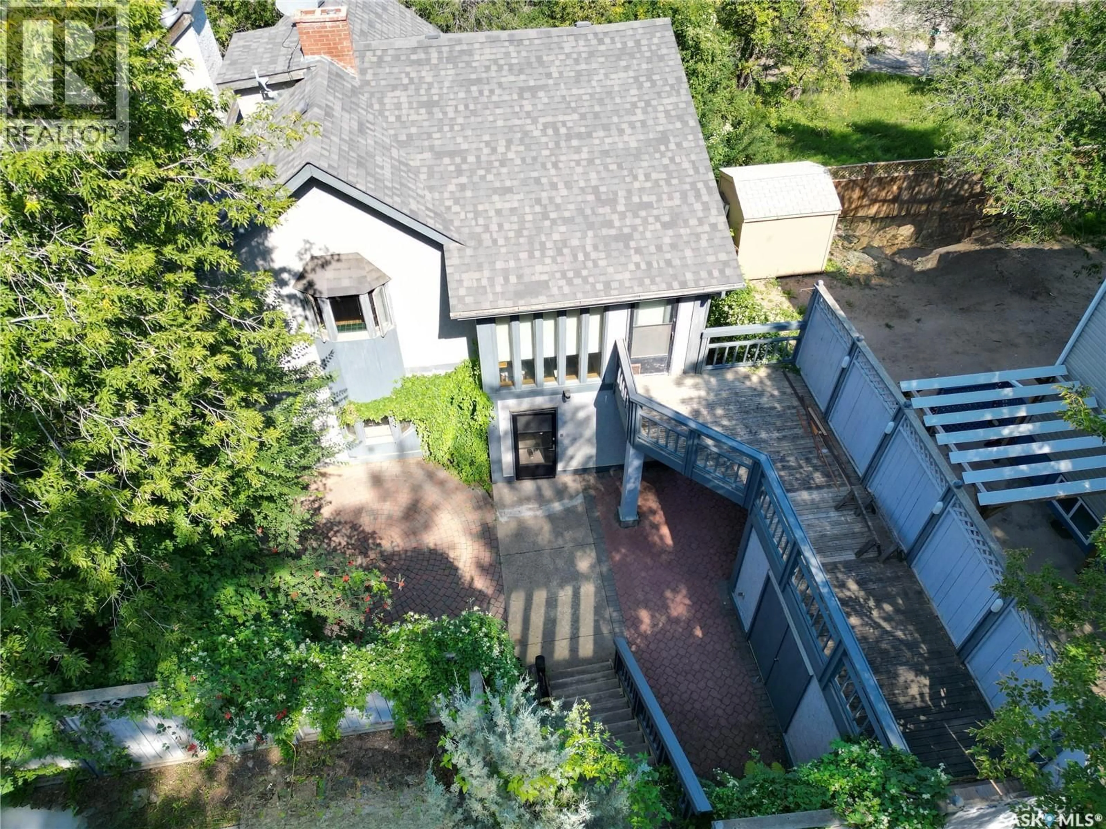 A pic from outside/outdoor area/front of a property/back of a property/a pic from drone, street for 407 18TH STREET, Prince Albert Saskatchewan S6V4A4