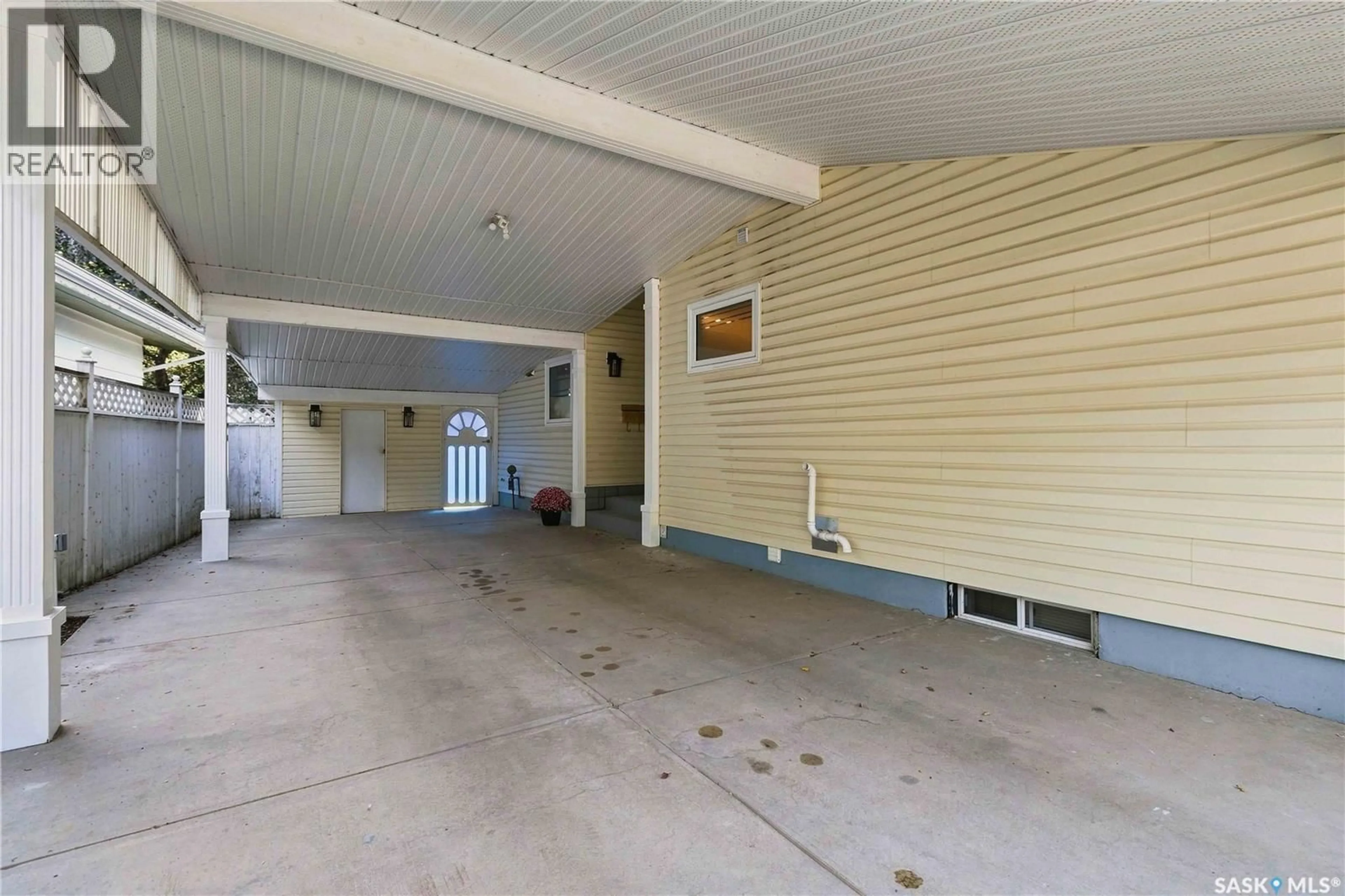 Indoor garage for 6 MURPHY CRESCENT, Saskatoon Saskatchewan S7J2T4