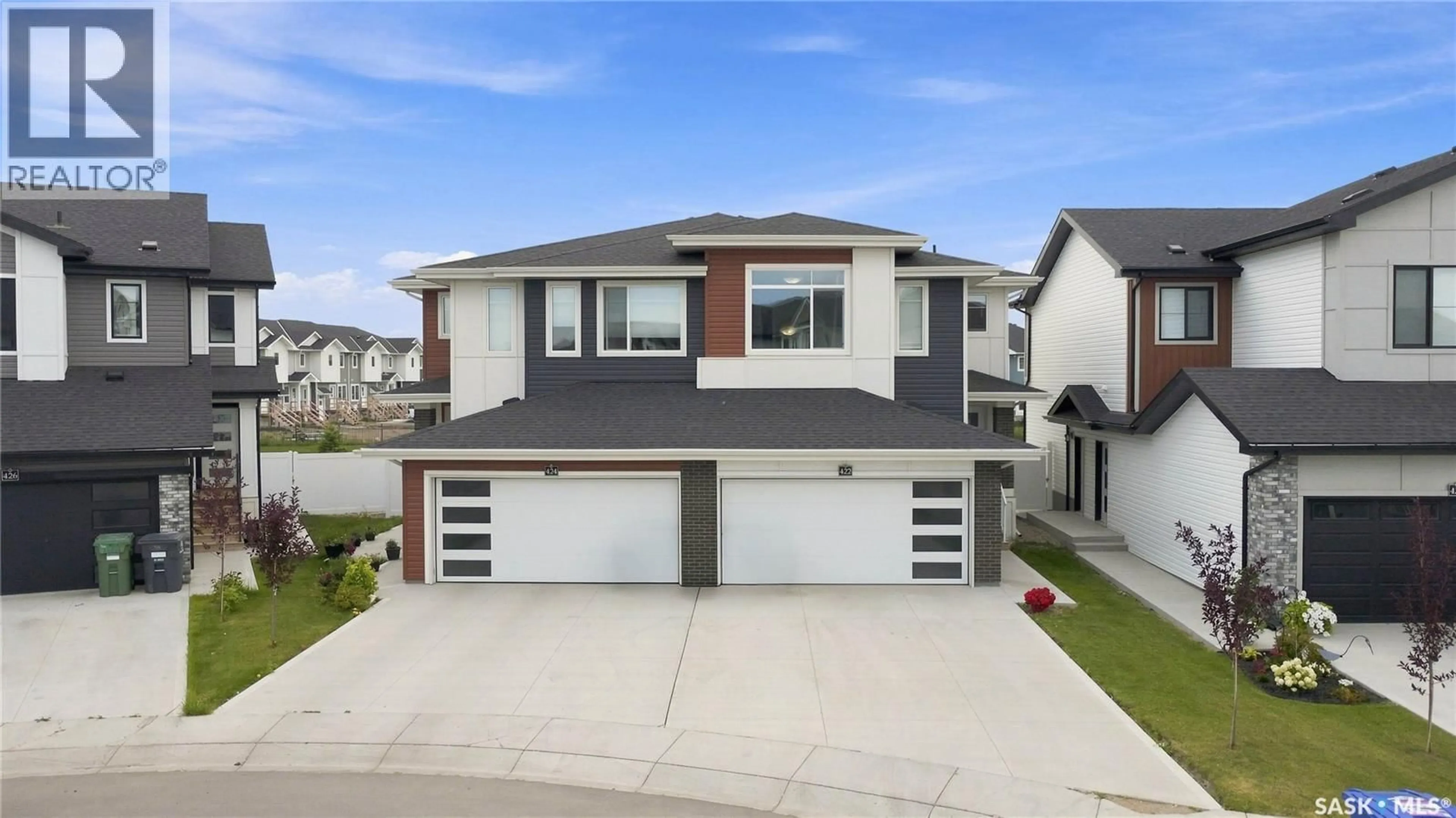 Home with vinyl exterior material, street for 422 MYLES HEIDT MANOR, Saskatoon Saskatchewan S7W1J1