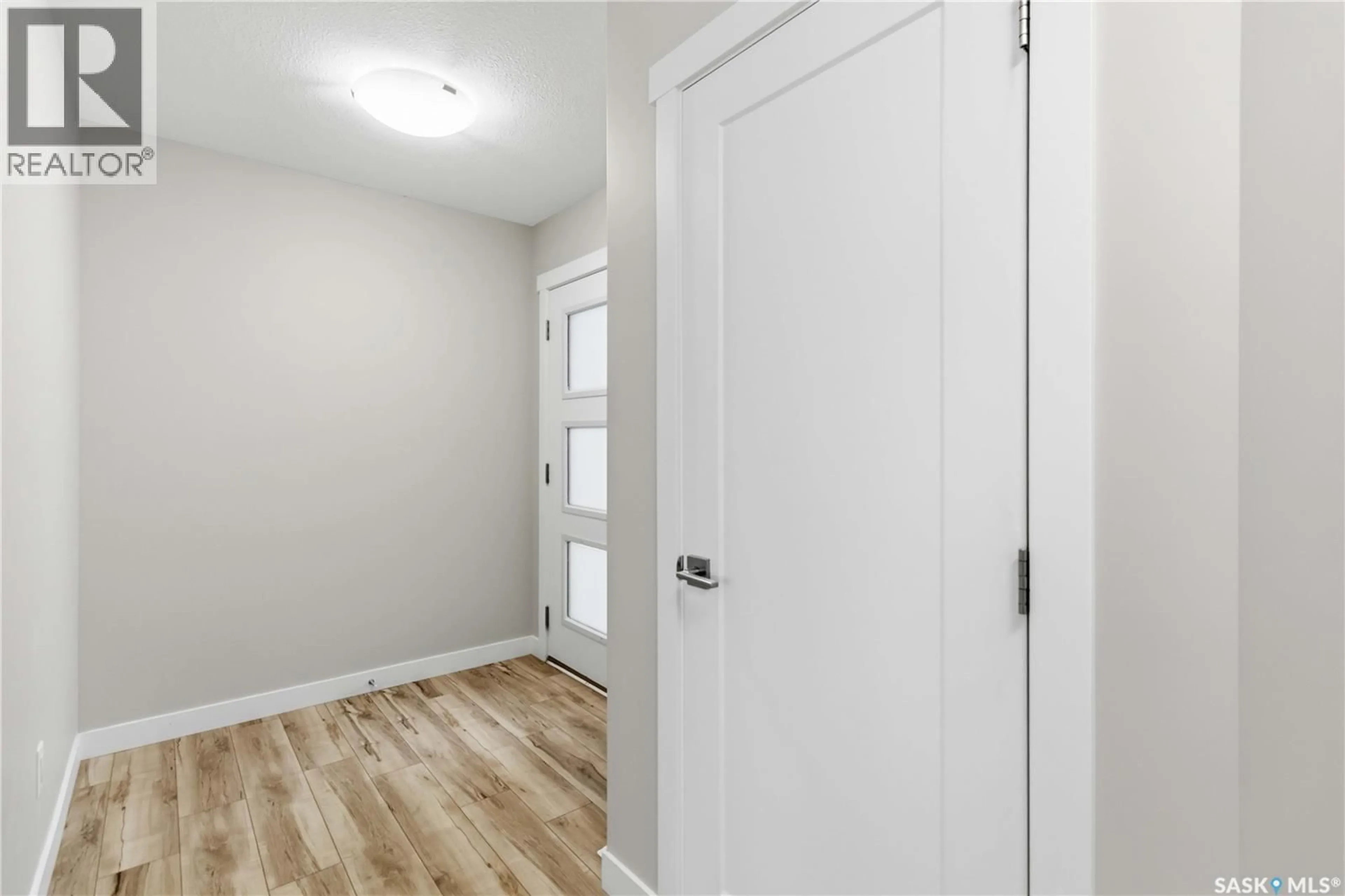 Indoor entryway for 422 MYLES HEIDT MANOR, Saskatoon Saskatchewan S7W1J1