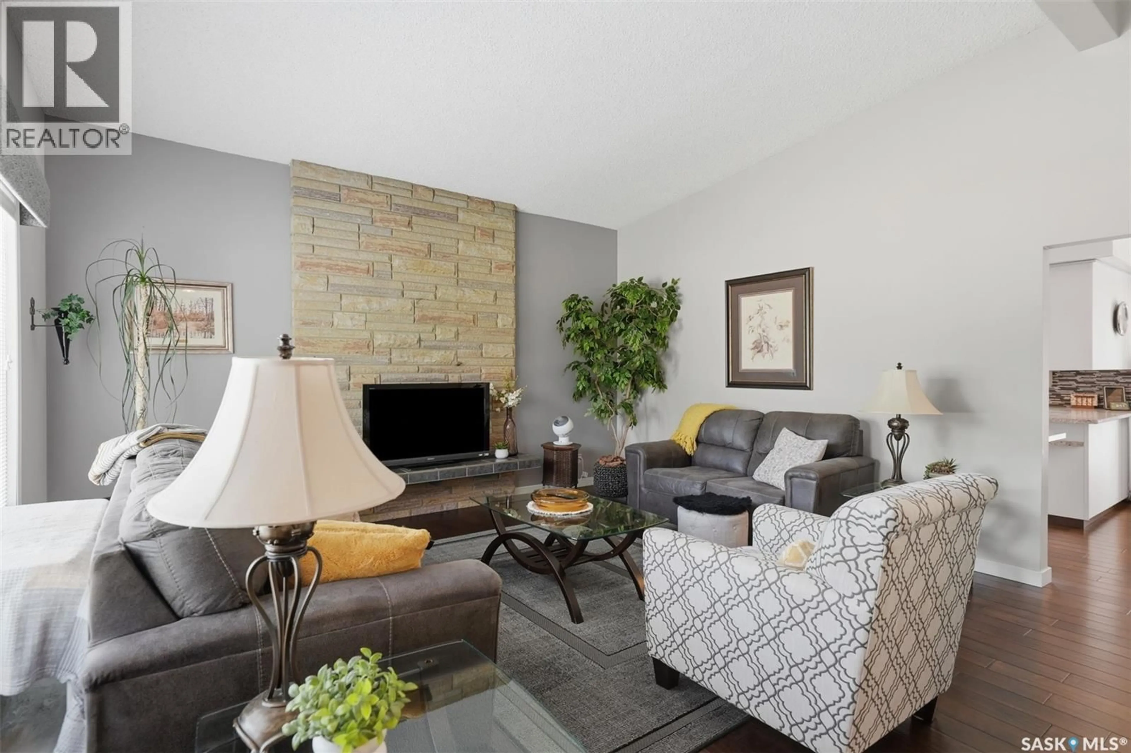 Living room with furniture, unknown for 258 EAST PLACE, Saskatoon Saskatchewan S7J2X9