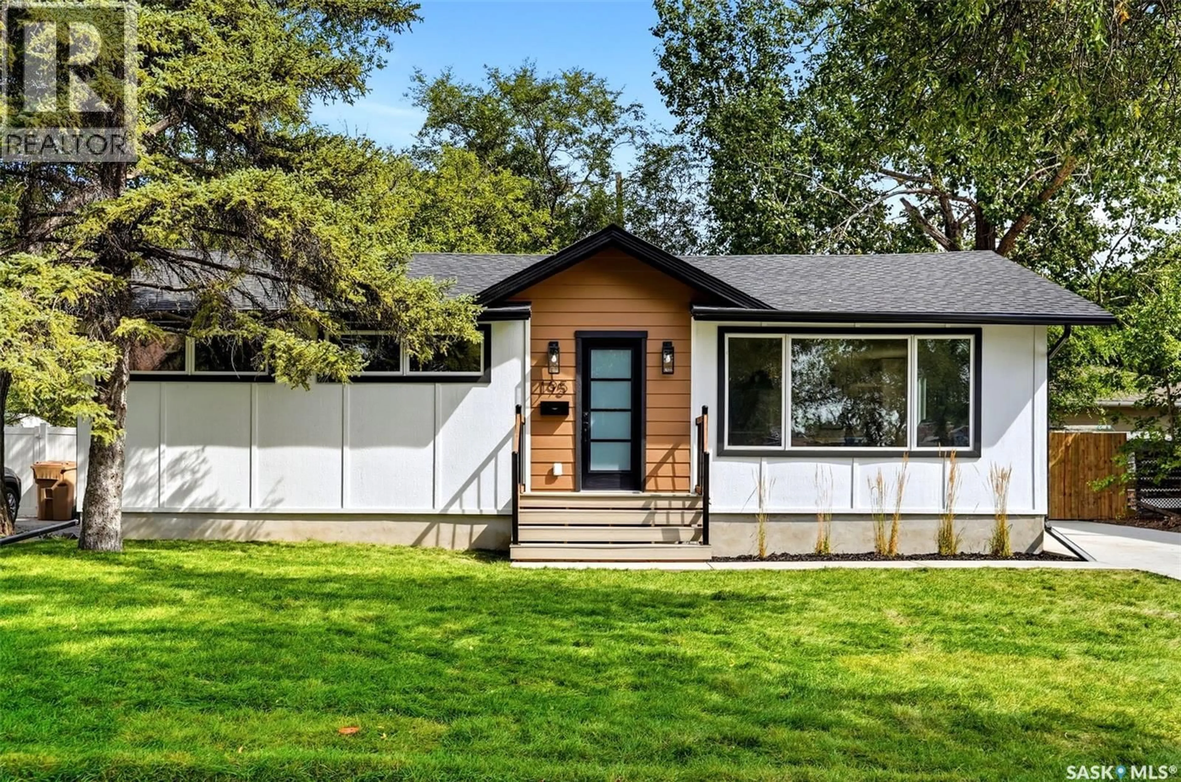 Home with vinyl exterior material, street for 195 MASSEY ROAD, Regina Saskatchewan S4S4N3