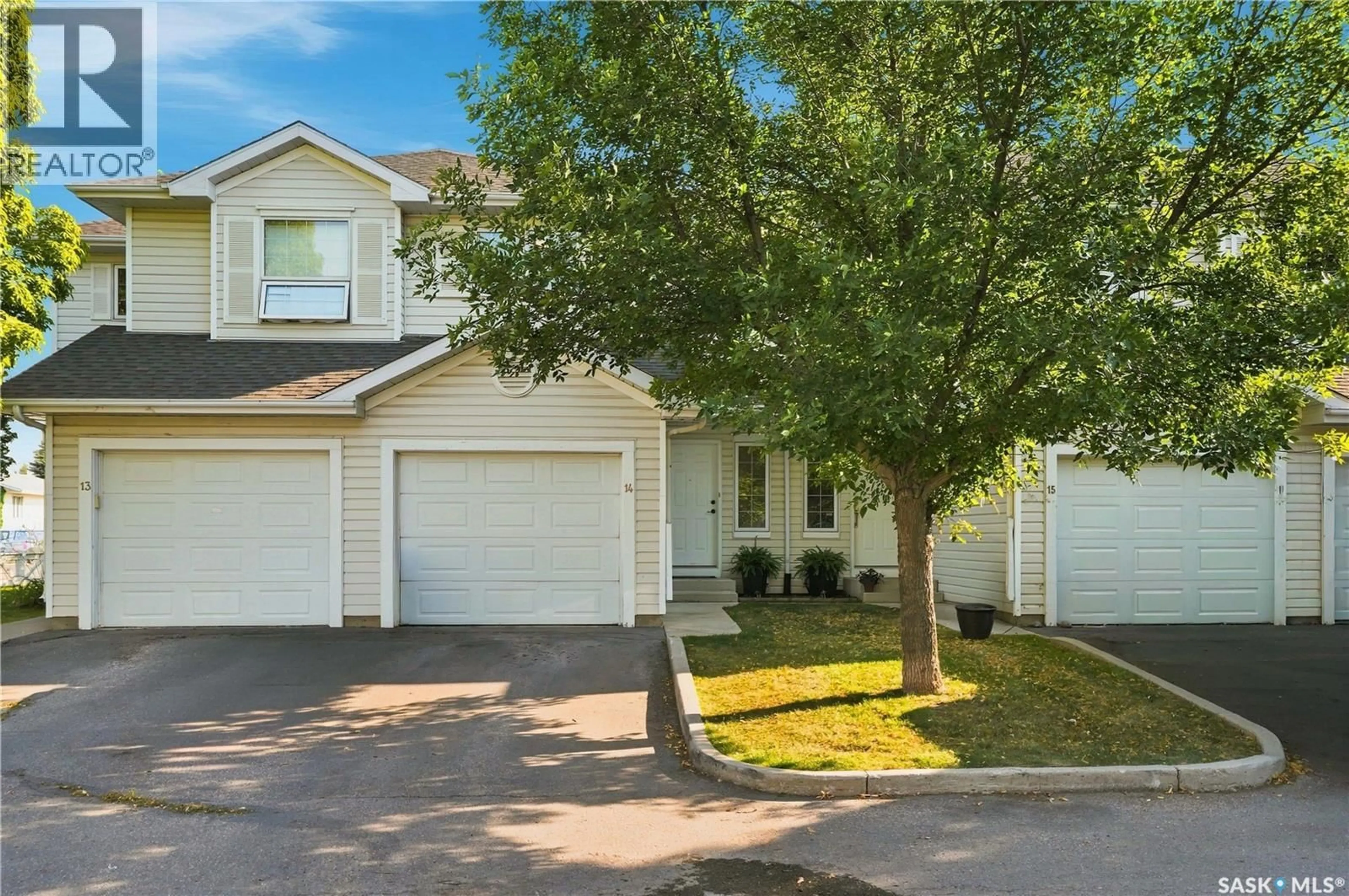 Home with vinyl exterior material, street for 14 110 KEEVIL CRESCENT, Saskatoon Saskatchewan S7N4N8