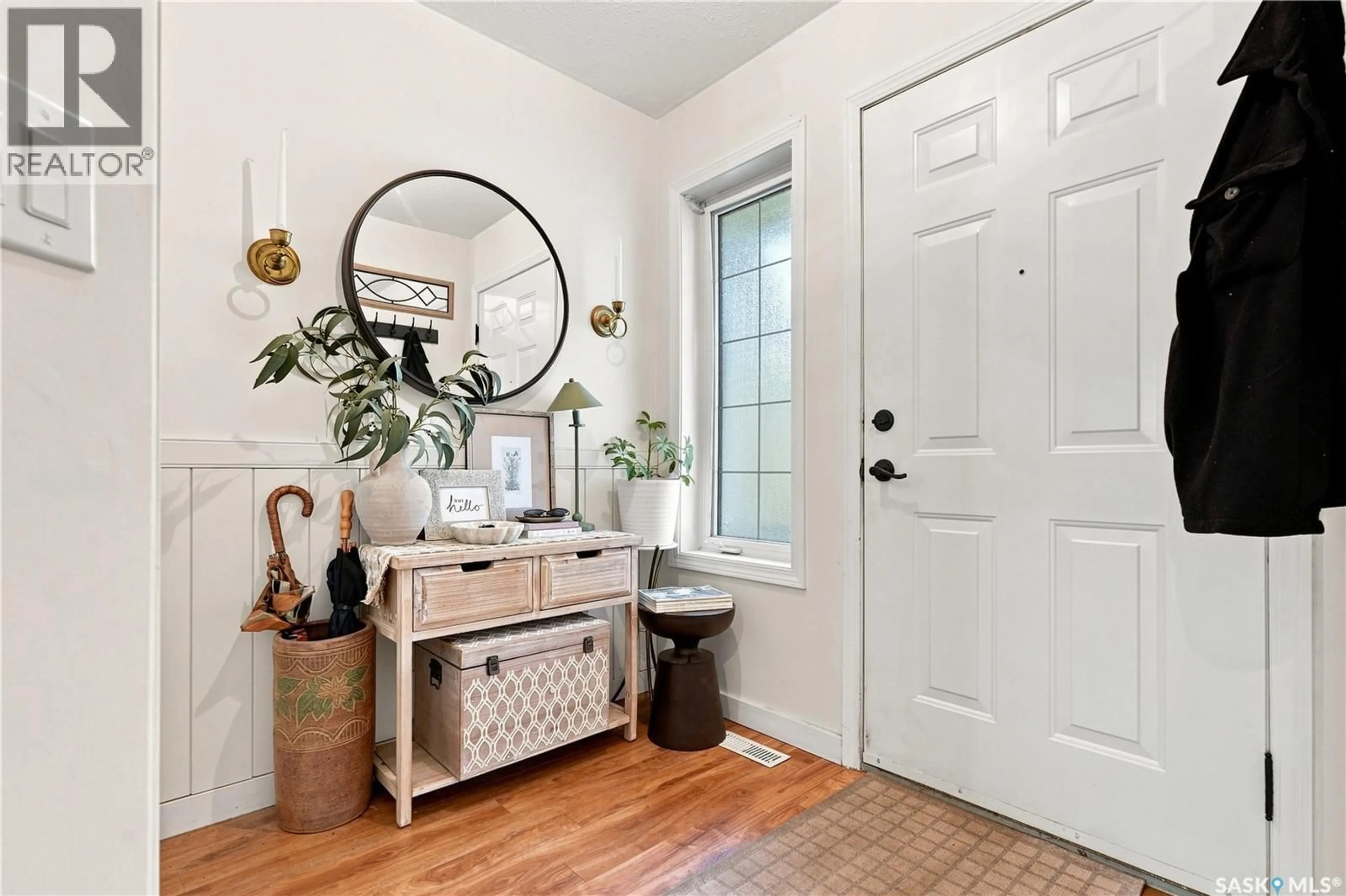 Indoor entryway for 14 110 KEEVIL CRESCENT, Saskatoon Saskatchewan S7N4N8
