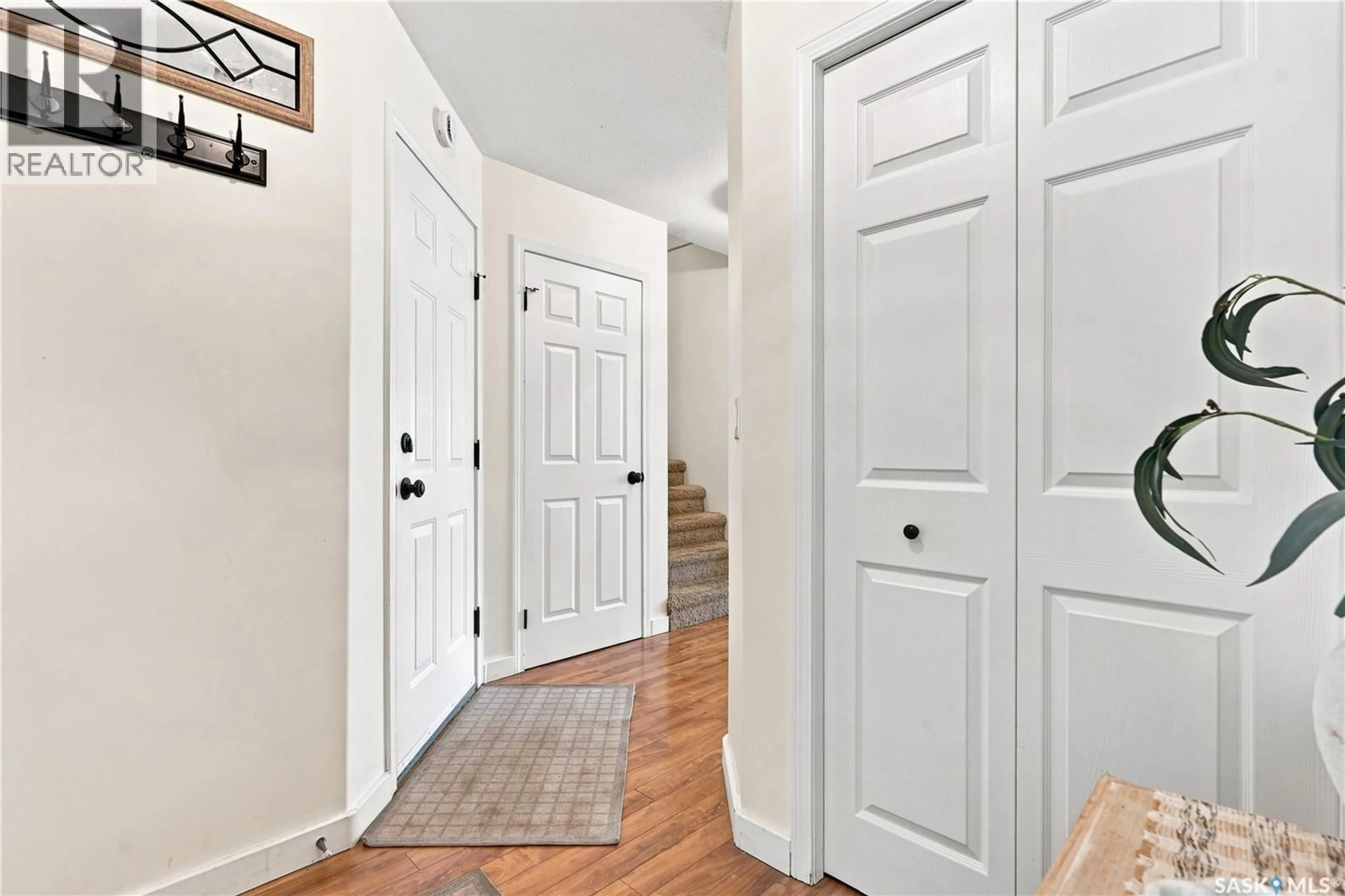 Indoor entryway for 14 110 KEEVIL CRESCENT, Saskatoon Saskatchewan S7N4N8