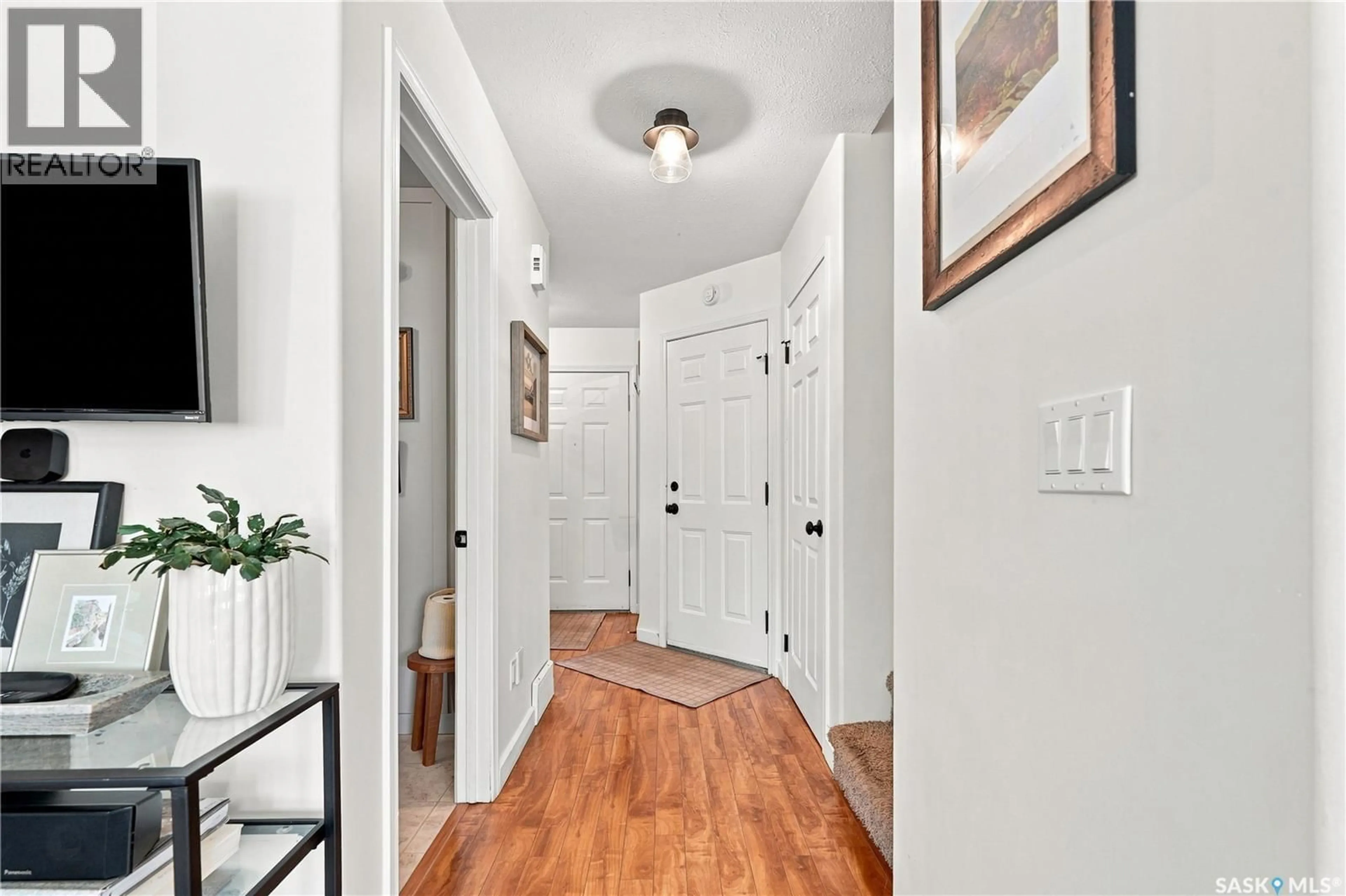 Indoor entryway for 14 110 KEEVIL CRESCENT, Saskatoon Saskatchewan S7N4N8