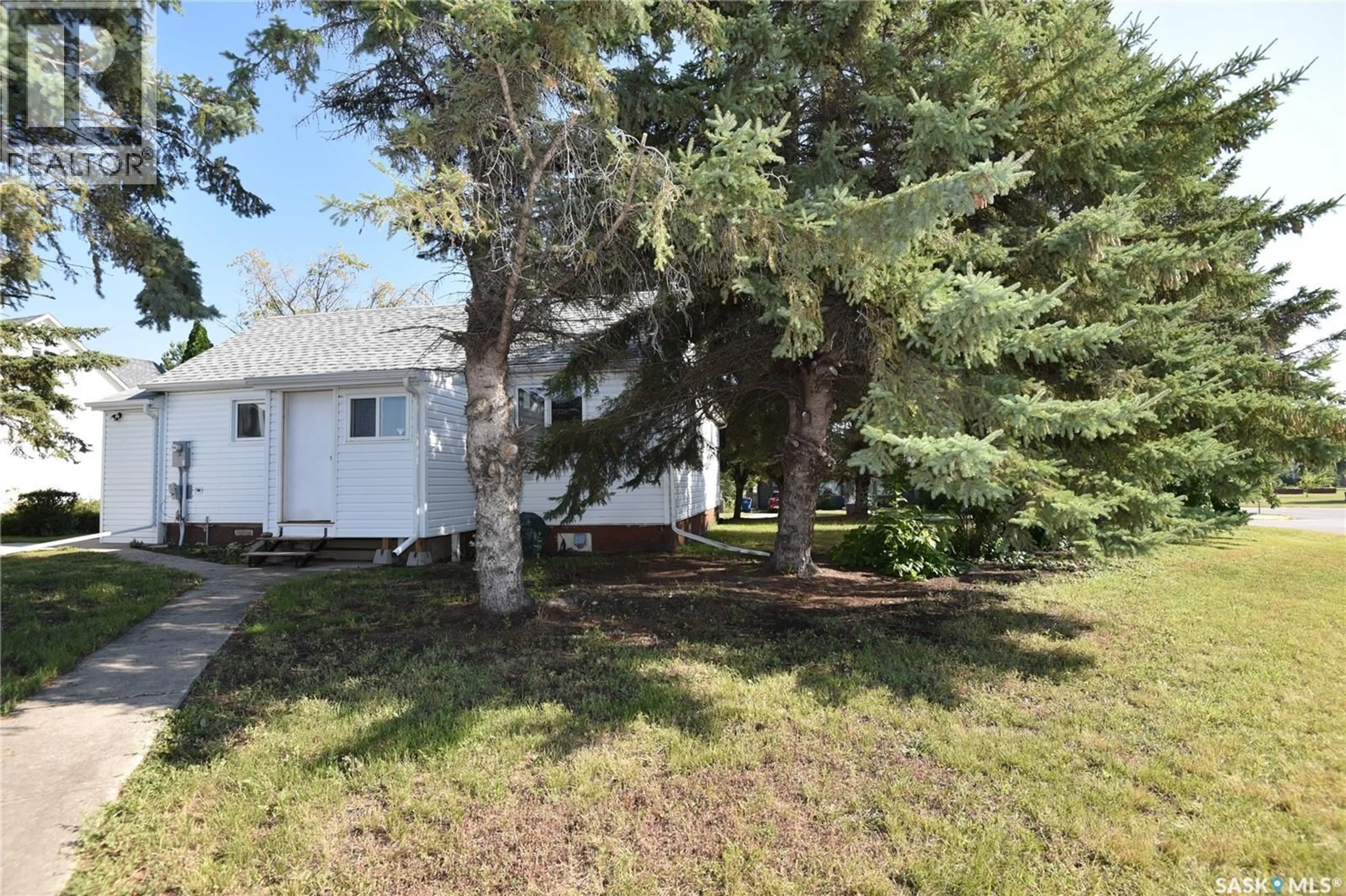 A pic from outside/outdoor area/front of a property/back of a property/a pic from drone, street for 220 5TH STREET, Nipawin Saskatchewan S0E1E0
