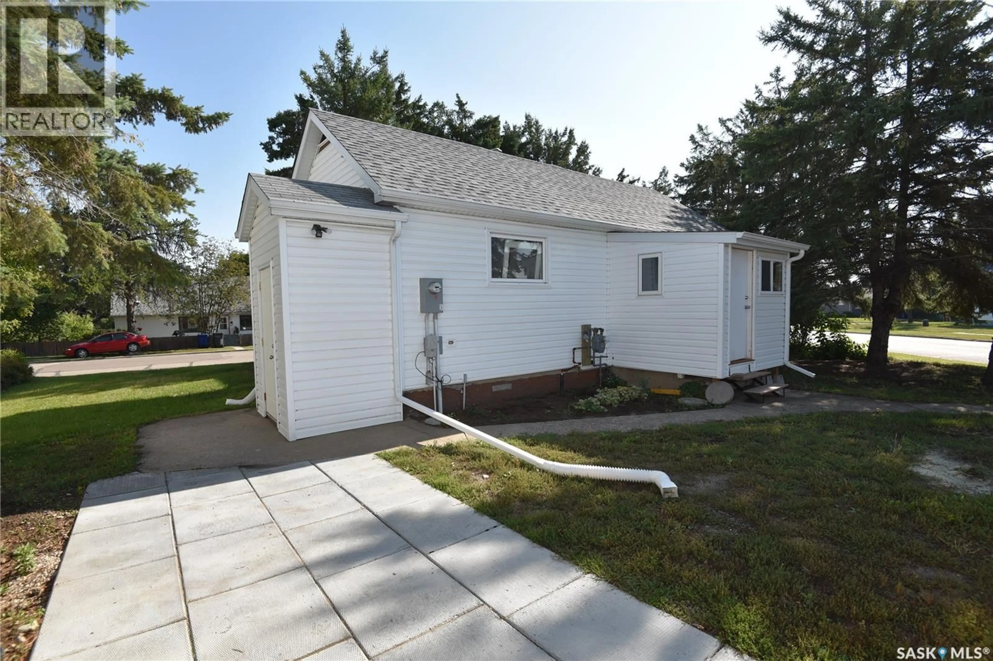 Home with vinyl exterior material, street for 220 5TH STREET, Nipawin Saskatchewan S0E1E0