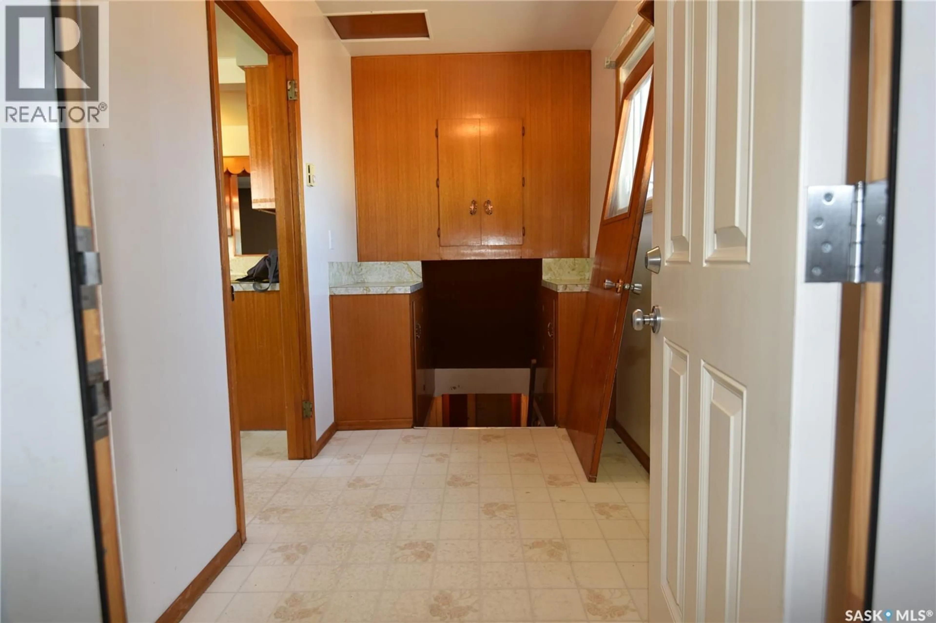 Indoor foyer for 220 5TH STREET, Nipawin Saskatchewan S0E1E0