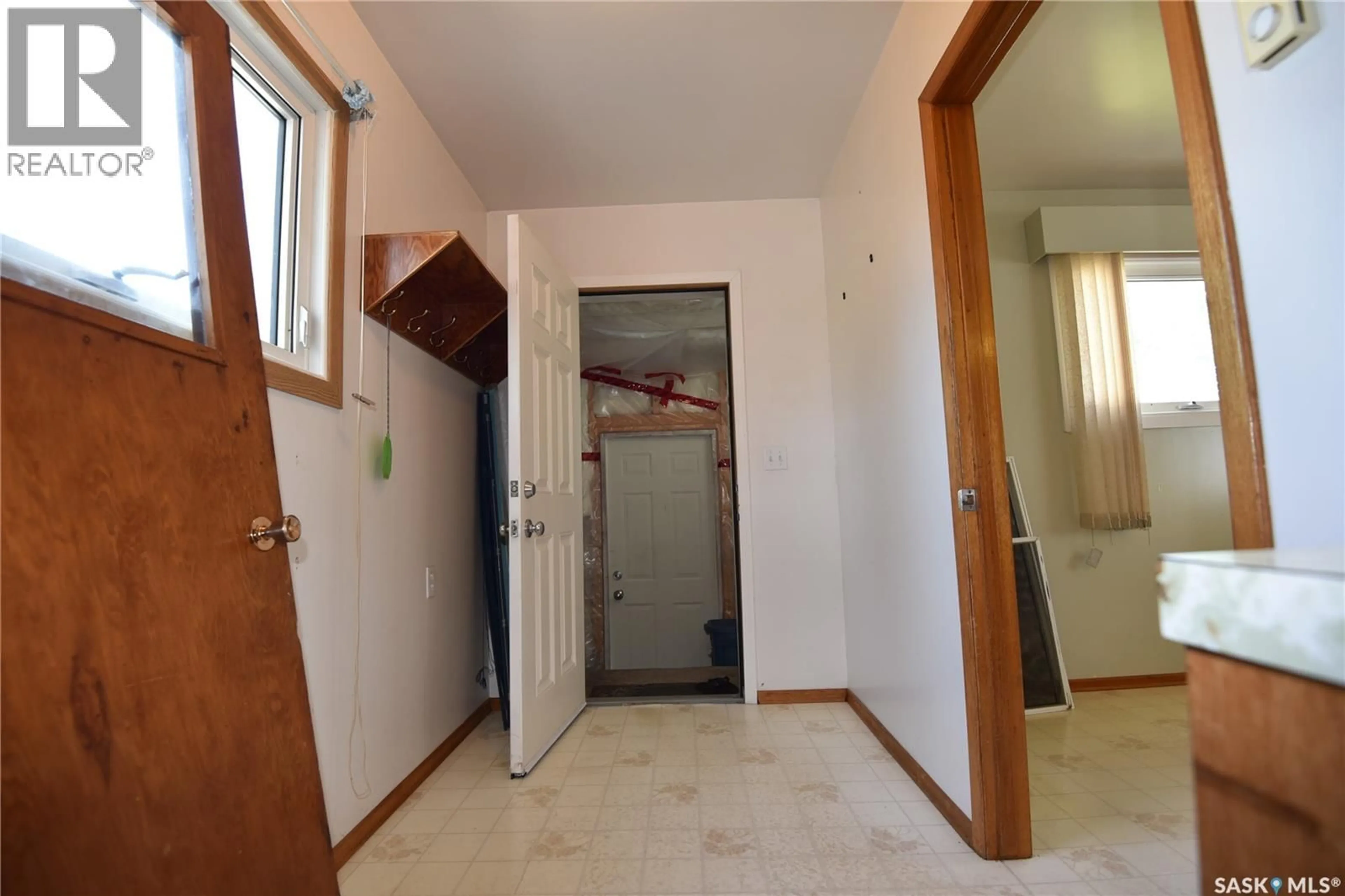 Indoor foyer for 220 5TH STREET, Nipawin Saskatchewan S0E1E0