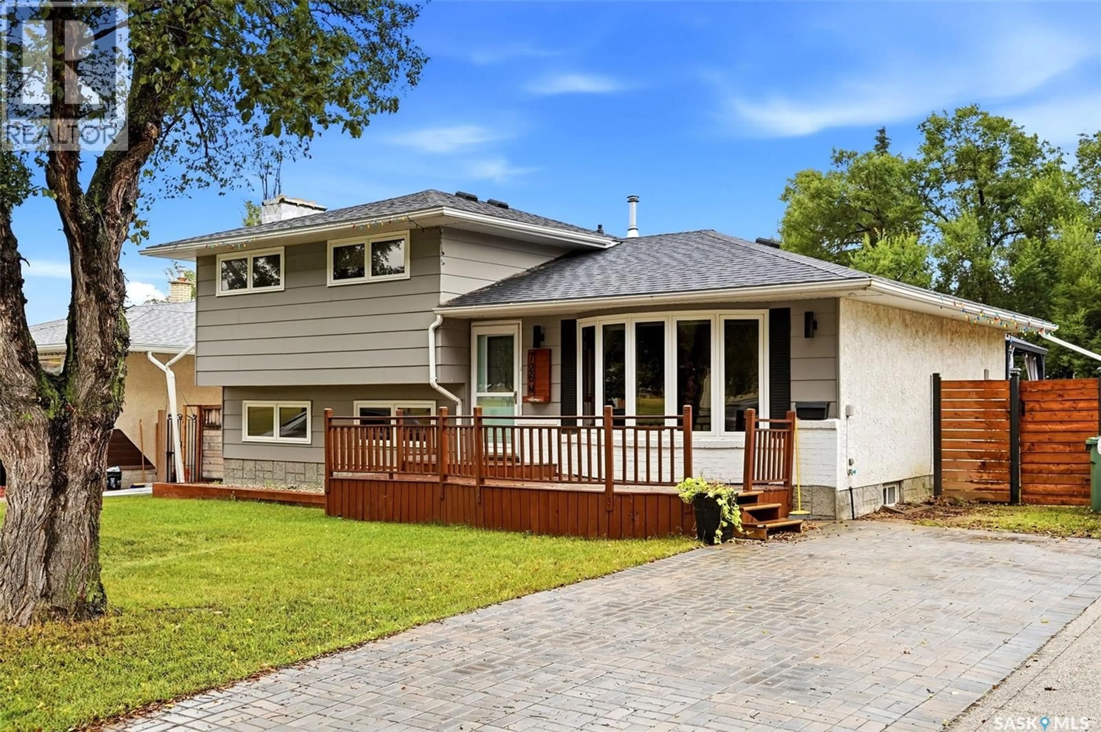 Home with vinyl exterior material, street for 726 MCINTOSH STREET, Regina Saskatchewan S4R5Z4