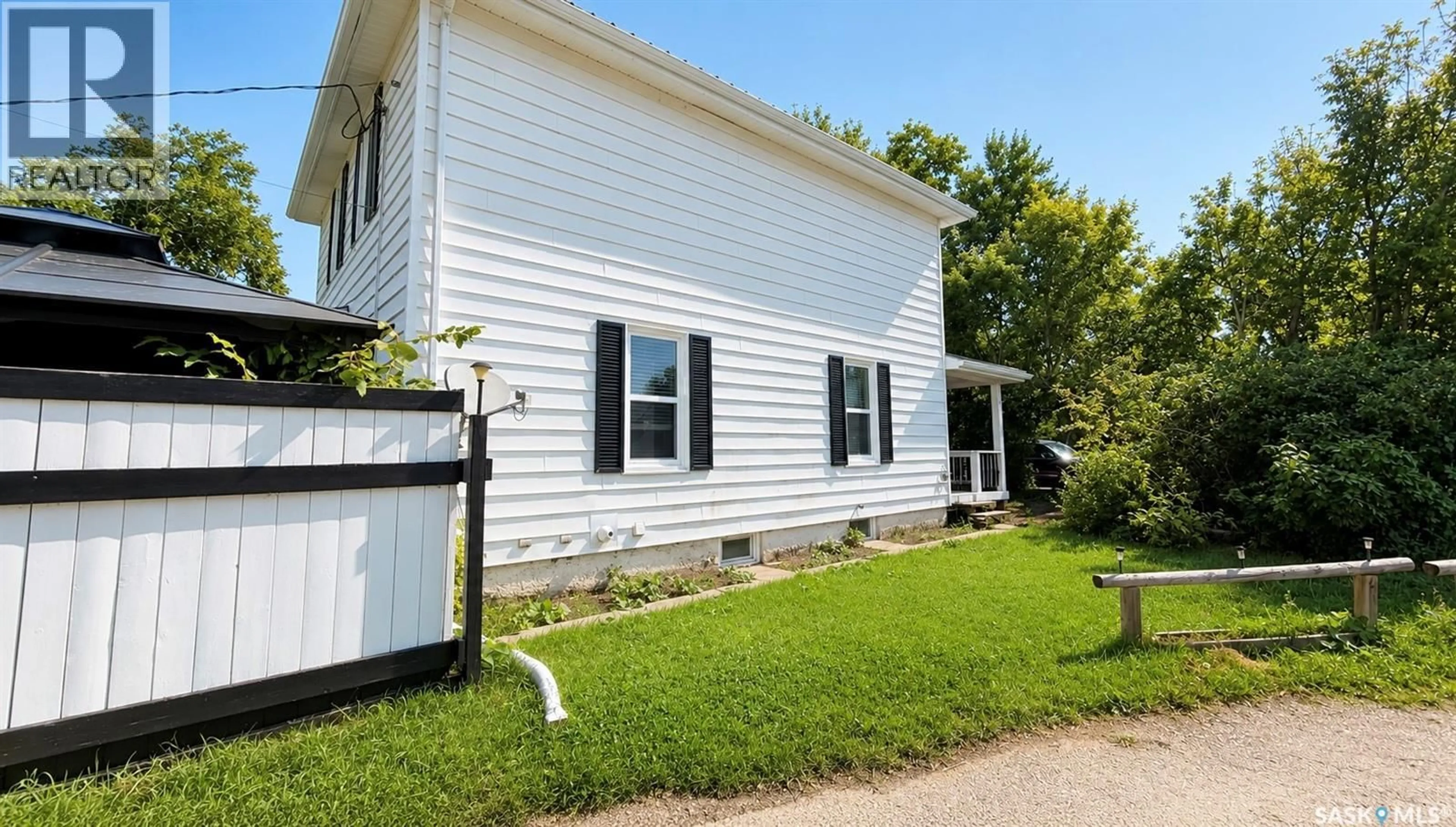 Home with vinyl exterior material, unknown for N - 203 2ND AVENUE, Harris Saskatchewan S0L1K0