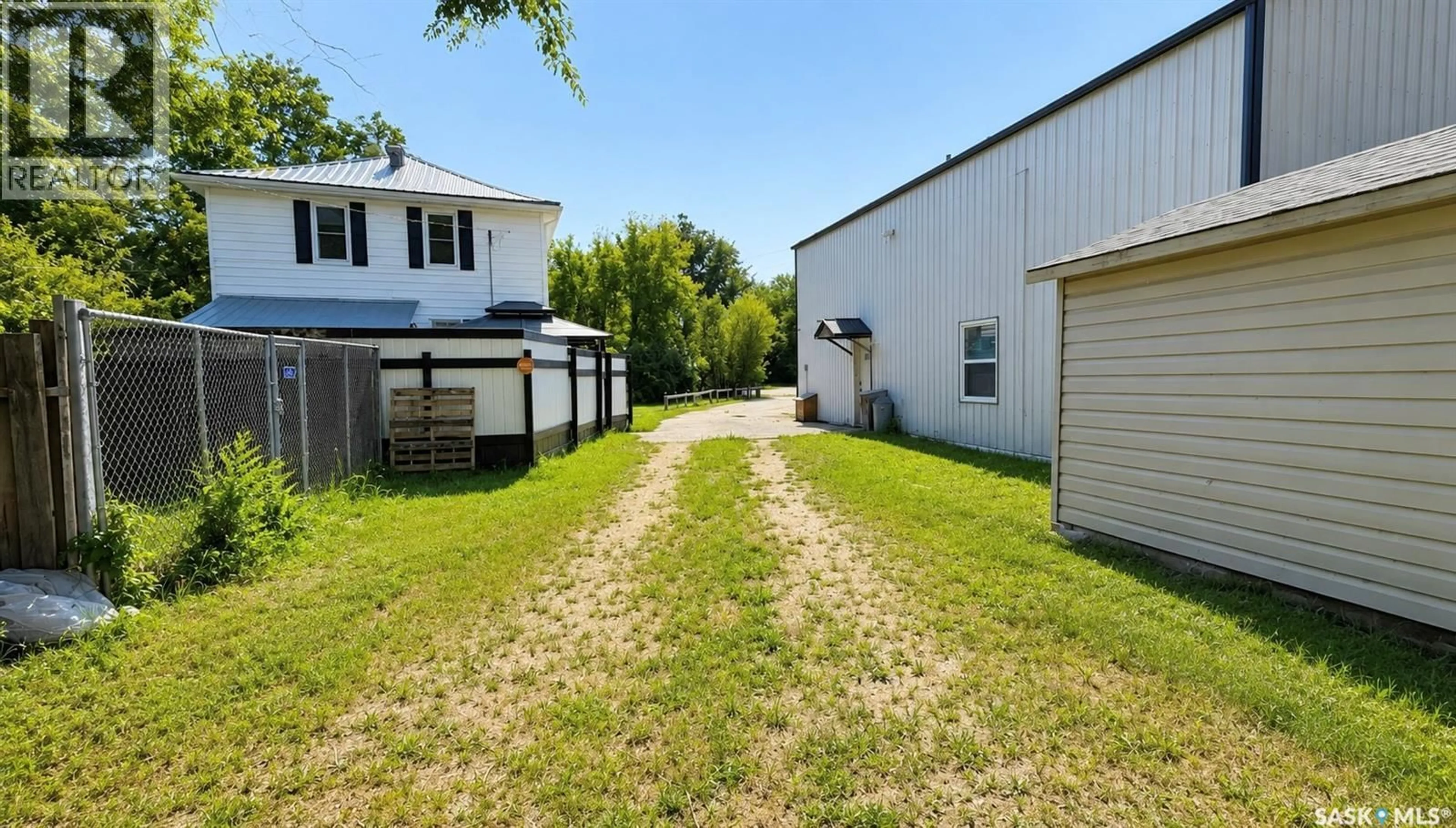 A pic from outside/outdoor area/front of a property/back of a property/a pic from drone, building for N - 203 2ND AVENUE, Harris Saskatchewan S0L1K0