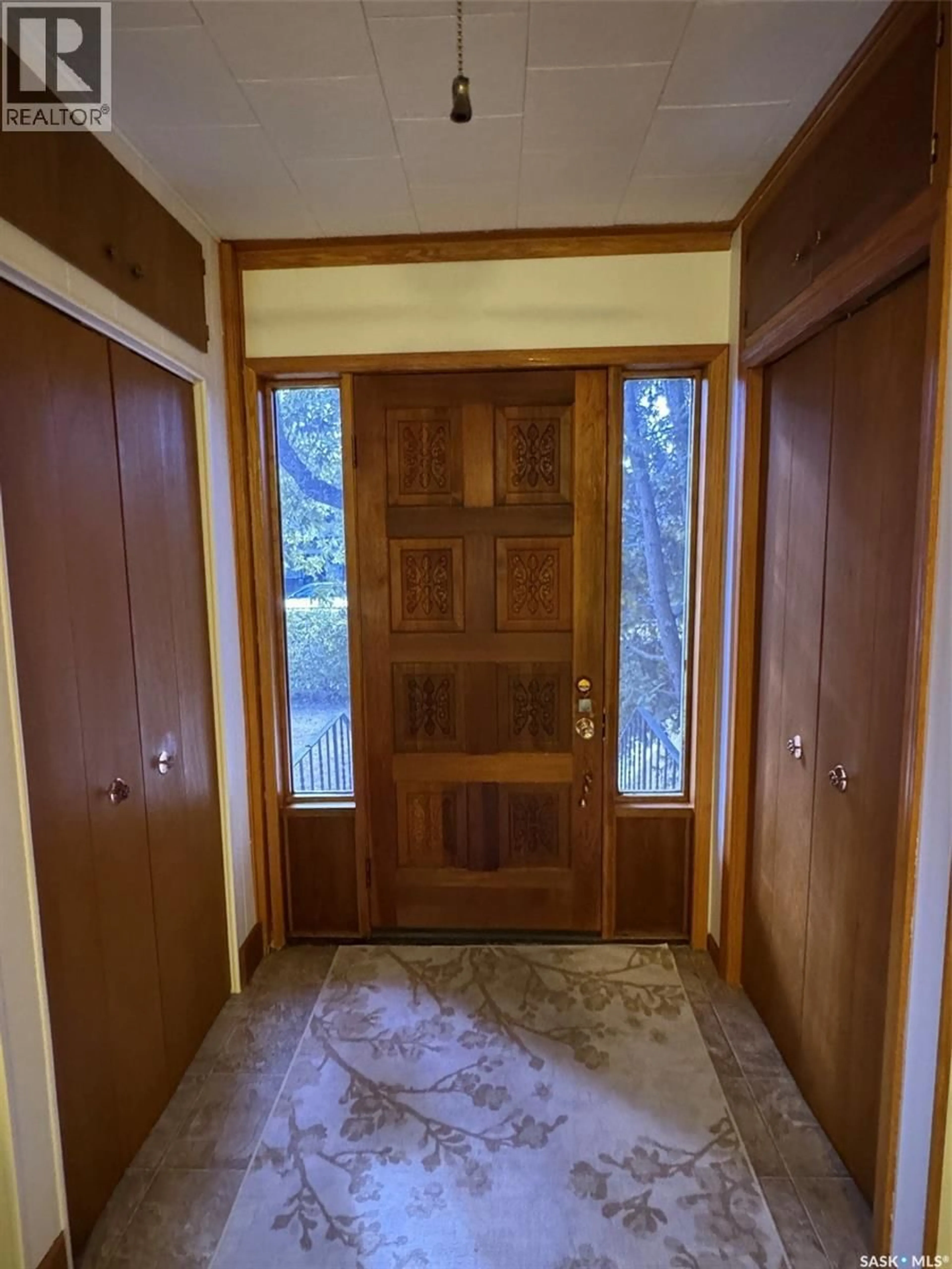 Indoor entryway for 1405 MCTAVISH STREET, Regina Saskatchewan S4T3W3