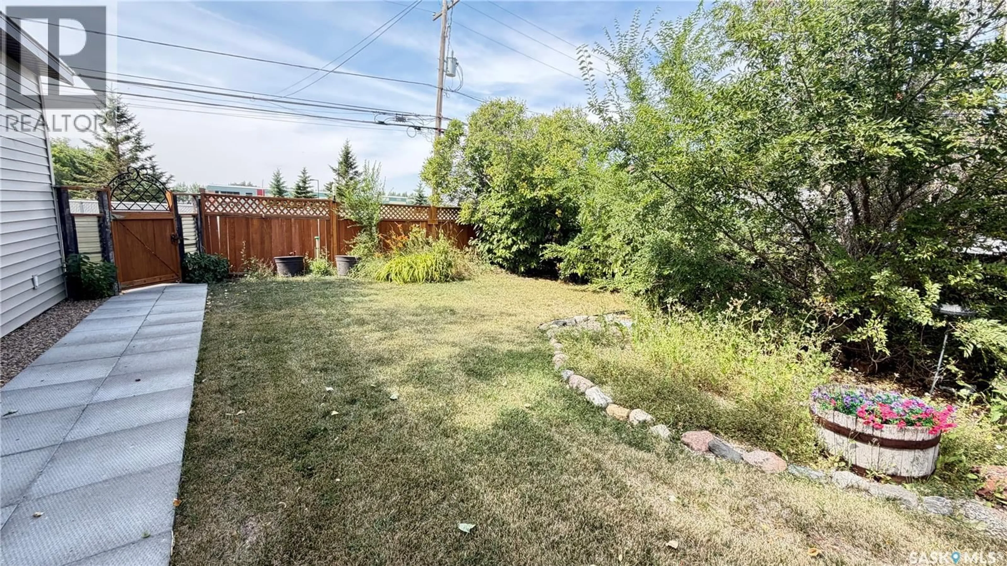 Patio, street for 785 CENTRE STREET, Shaunavon Saskatchewan S0N2M0