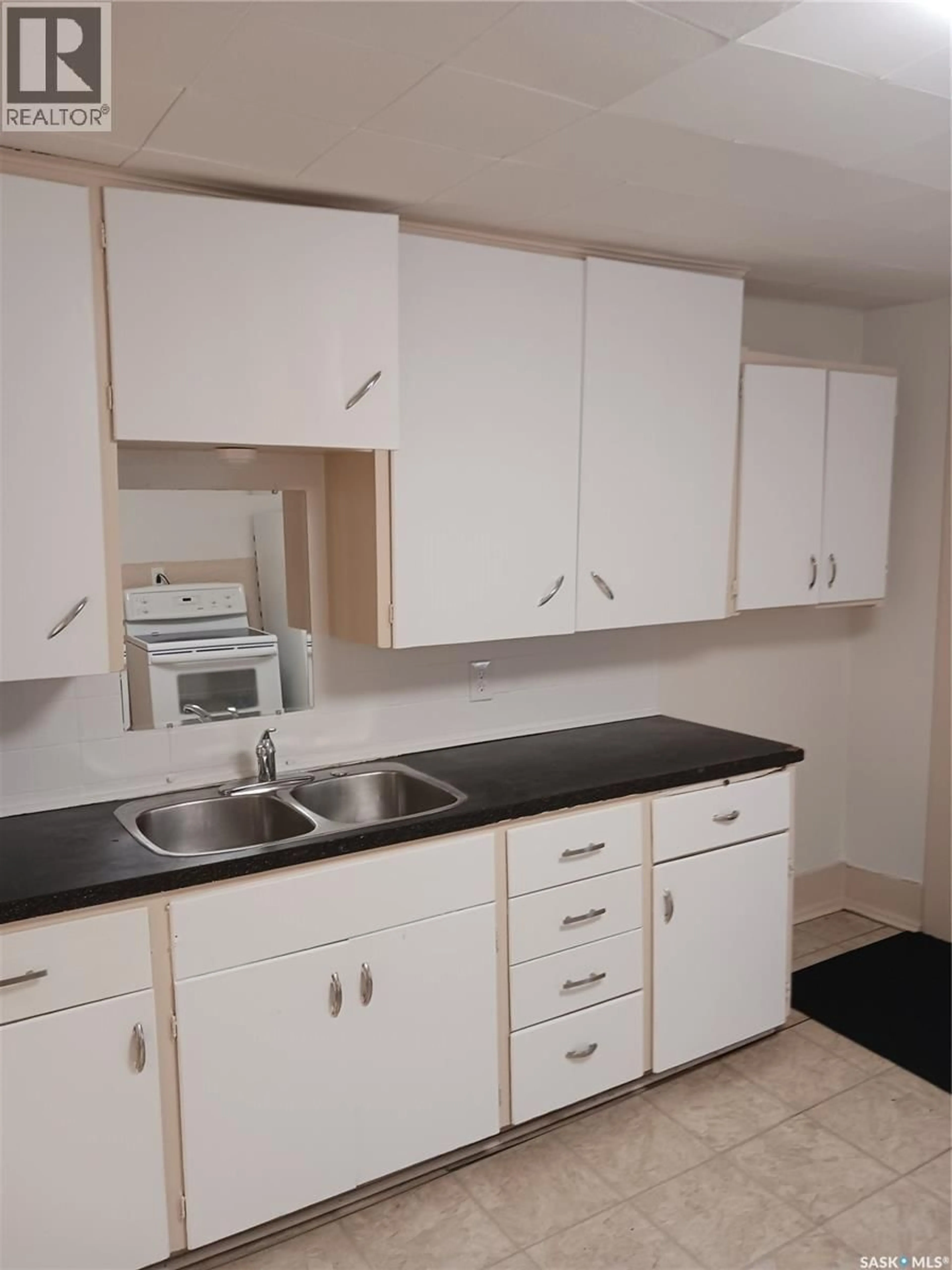 Standard kitchen, unknown for 1311 RETALLACK STREET, Regina Saskatchewan S4T2J1