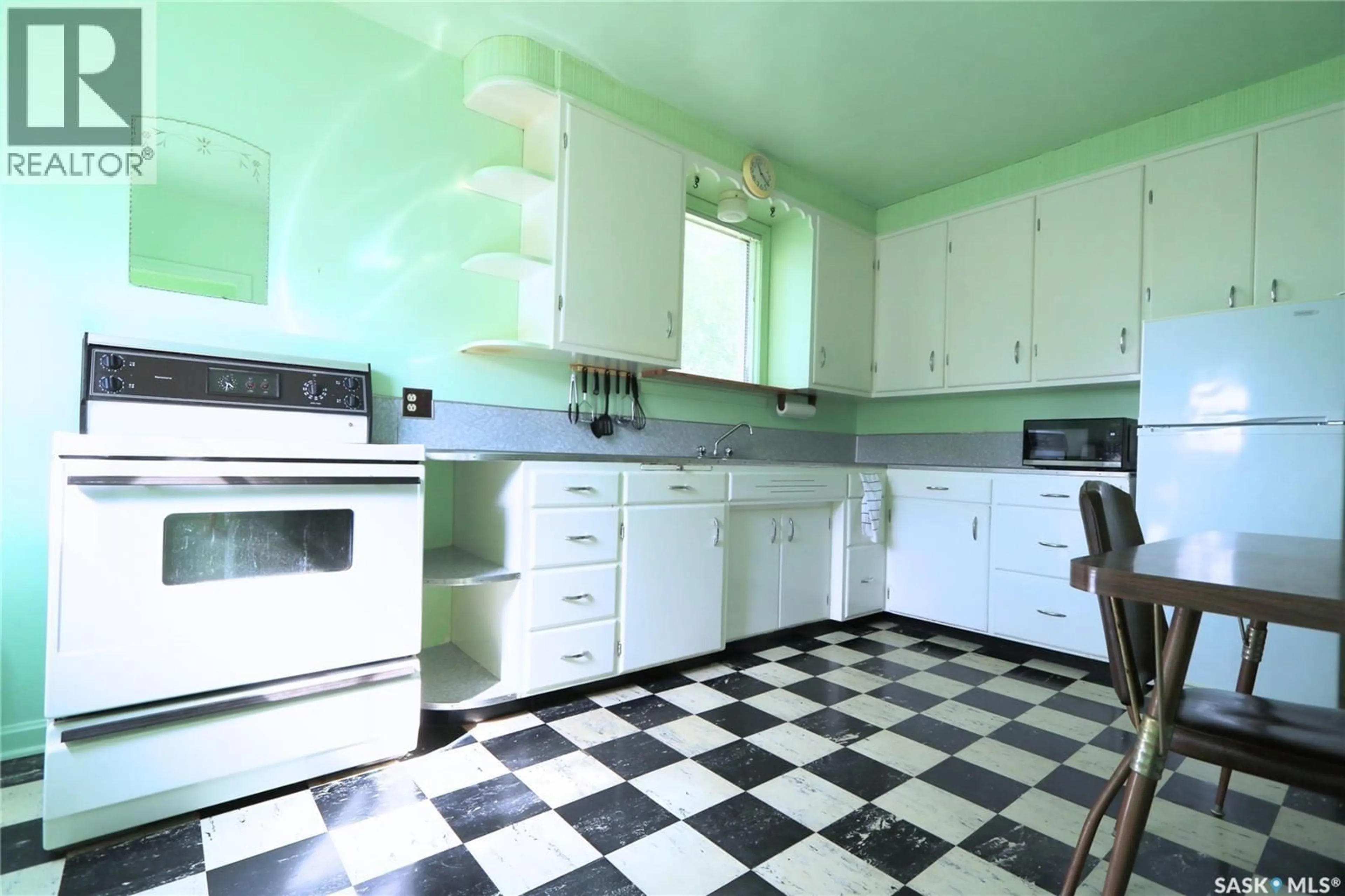 Standard kitchen, ceramic/tile floor for 87 JAMES AVENUE, Yorkton Saskatchewan S3N2C3