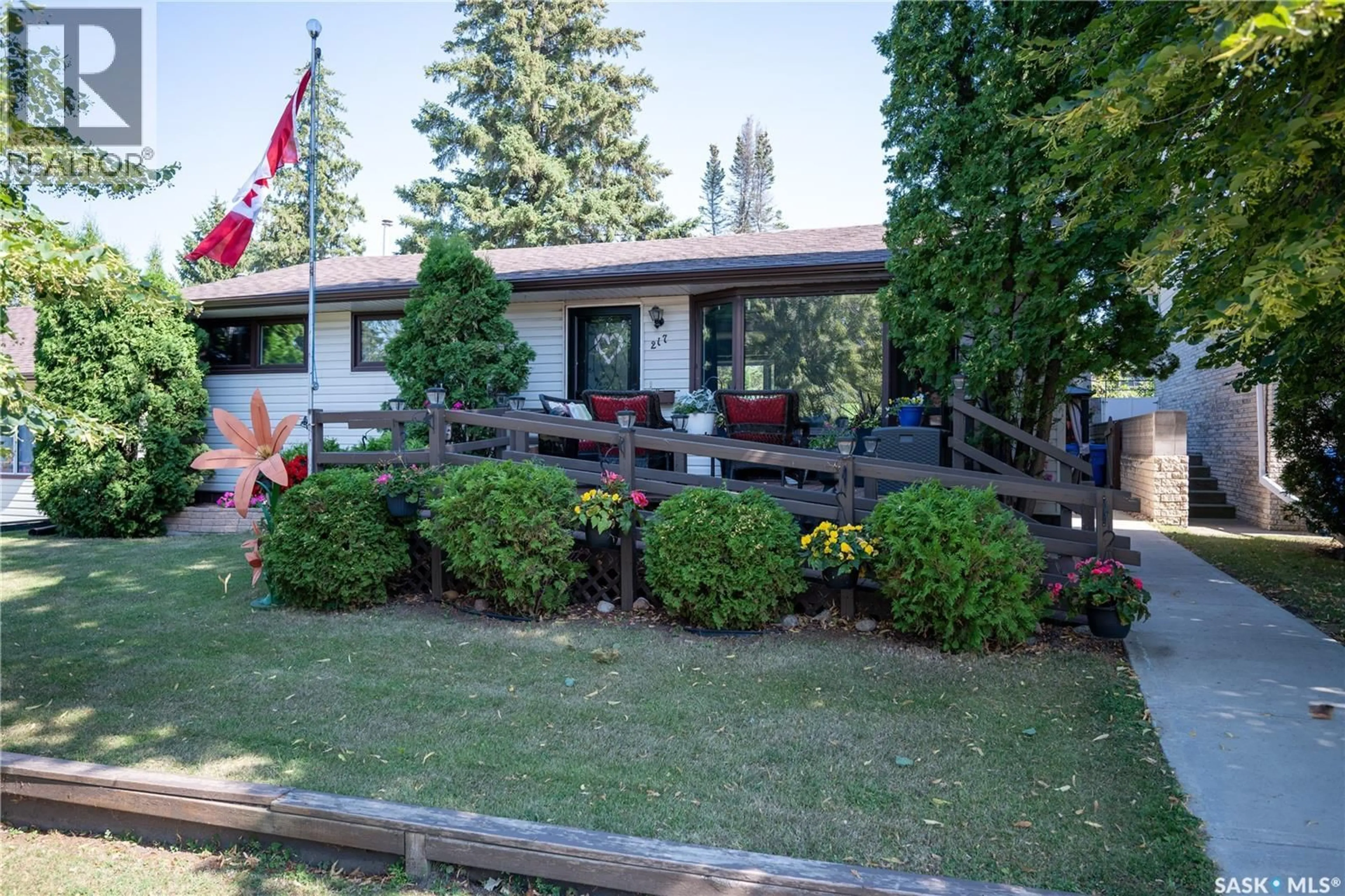 Patio, unknown for 217 FOURTH AVENUE, Yorkton Saskatchewan S3N1B7