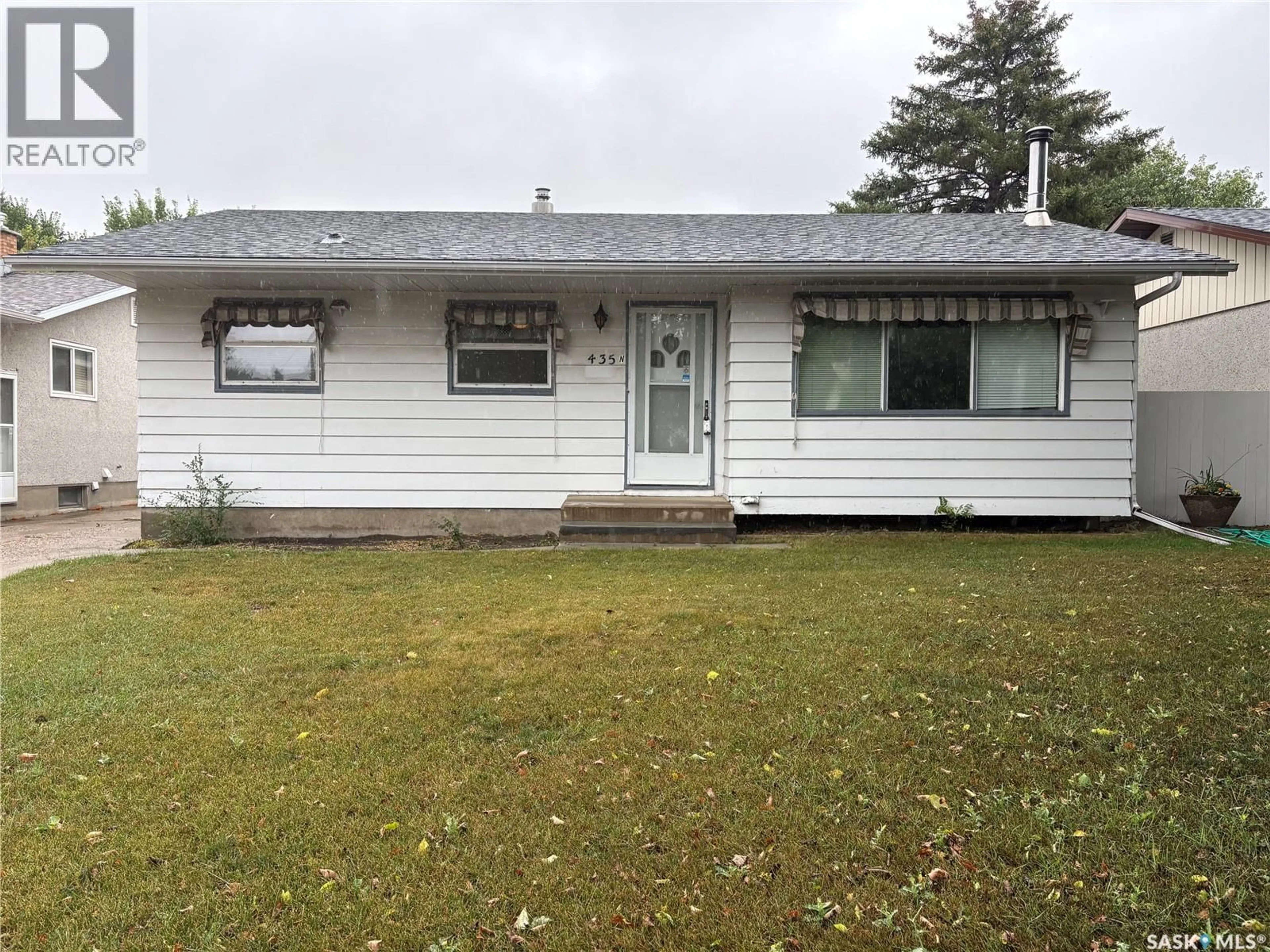 Home with vinyl exterior material, street for 435 GARNET STREET, Regina Saskatchewan S4R3T2