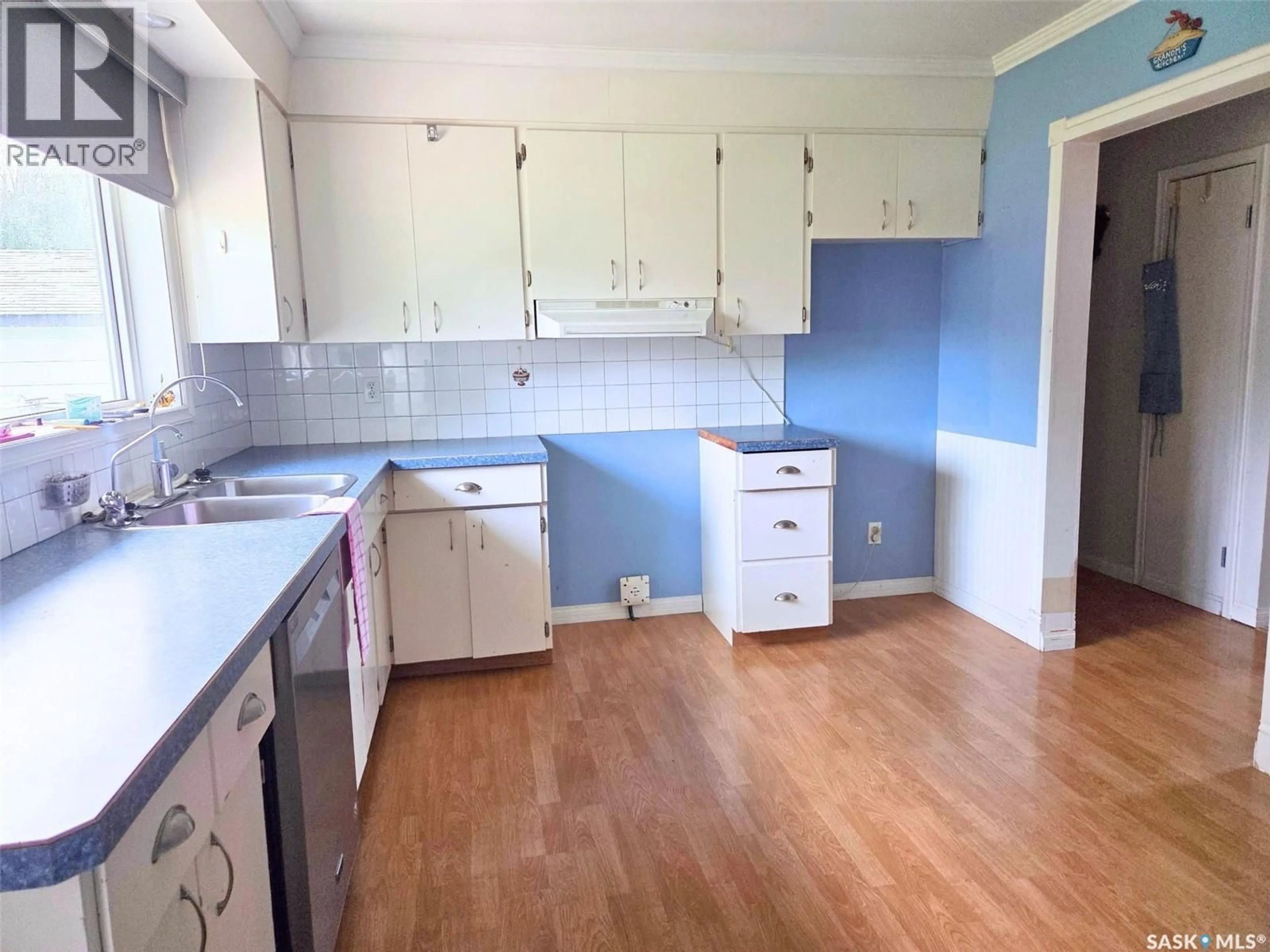 Standard kitchen, unknown for 73 CANWOOD CRESCENT, Yorkton Saskatchewan S3N2T8