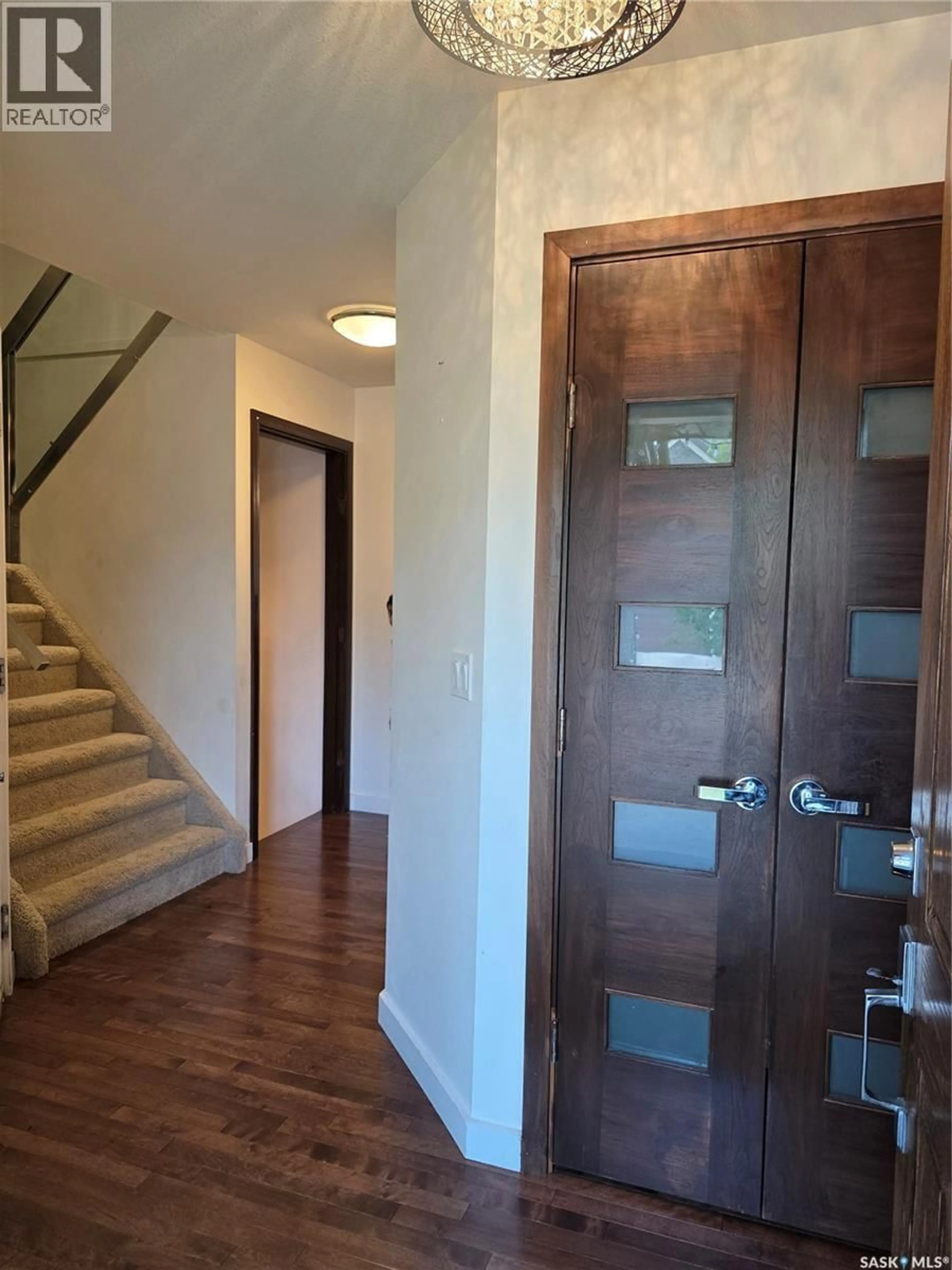 Indoor foyer for 416 - 1303 PATON CRESCENT, Saskatoon Saskatchewan S7W0P7