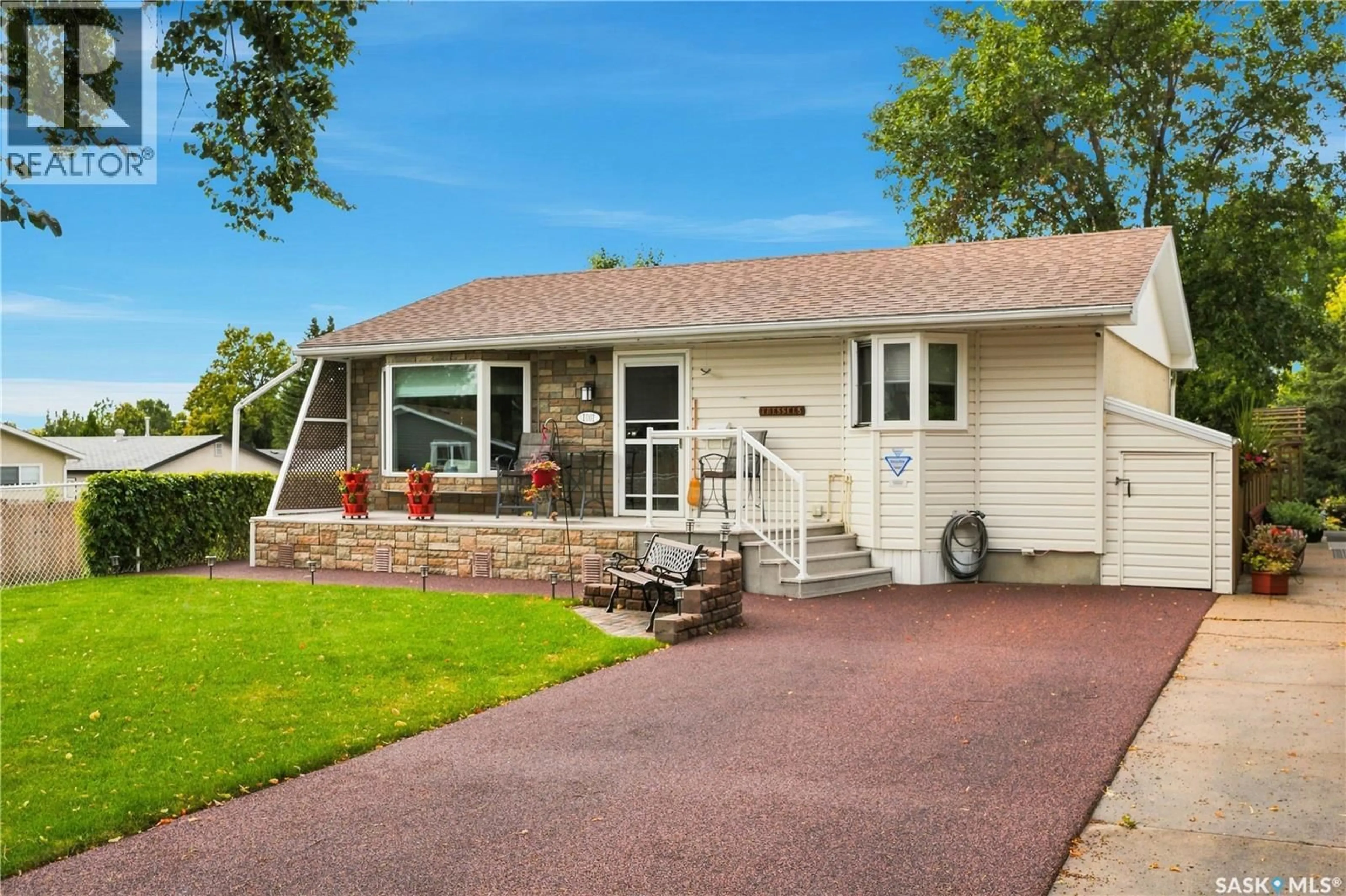 Home with vinyl exterior material, street for 1001 MAHONEY AVENUE, Saskatoon Saskatchewan S7L3Z2