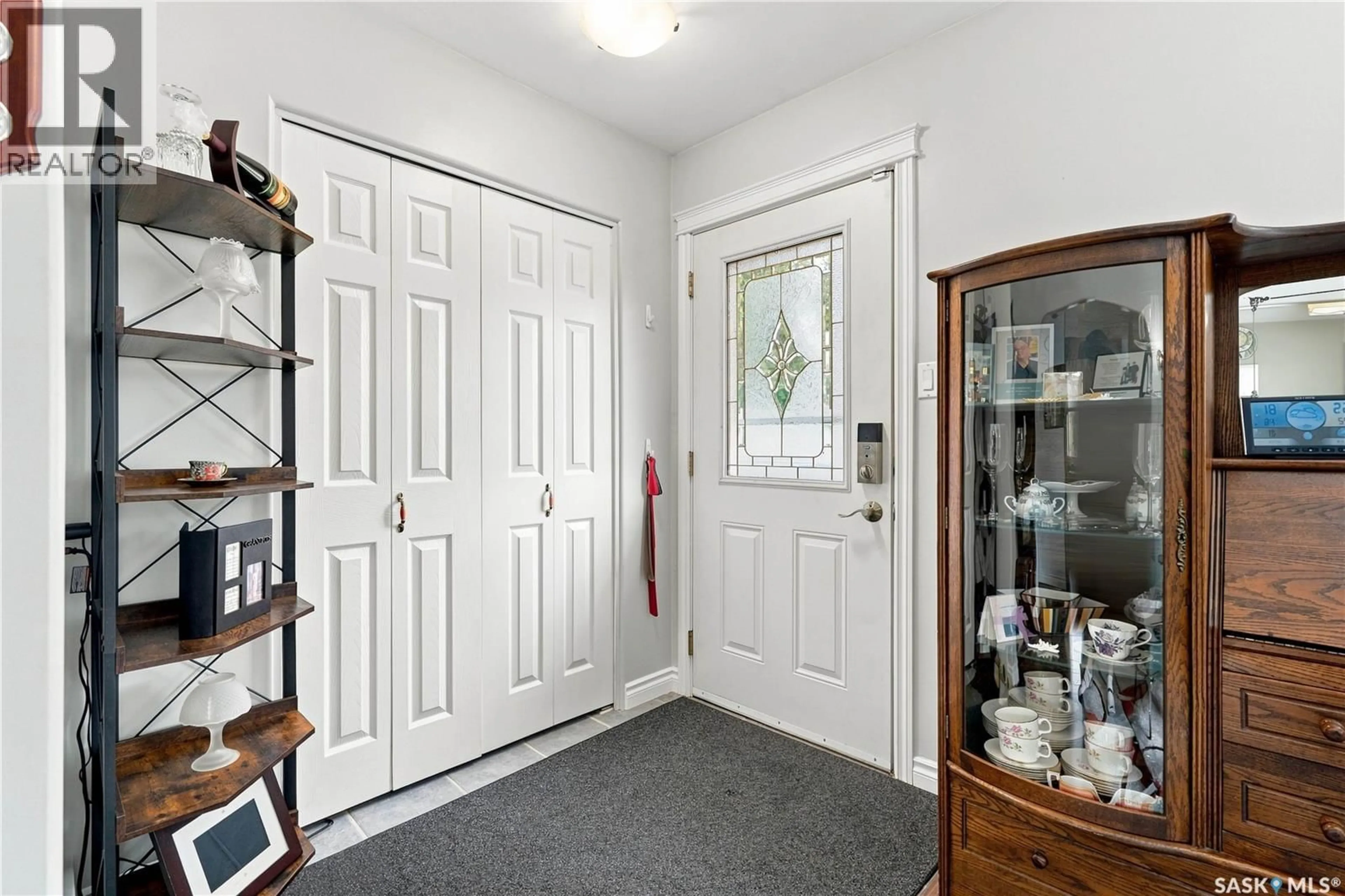 Indoor entryway for 1001 MAHONEY AVENUE, Saskatoon Saskatchewan S7L3Z2