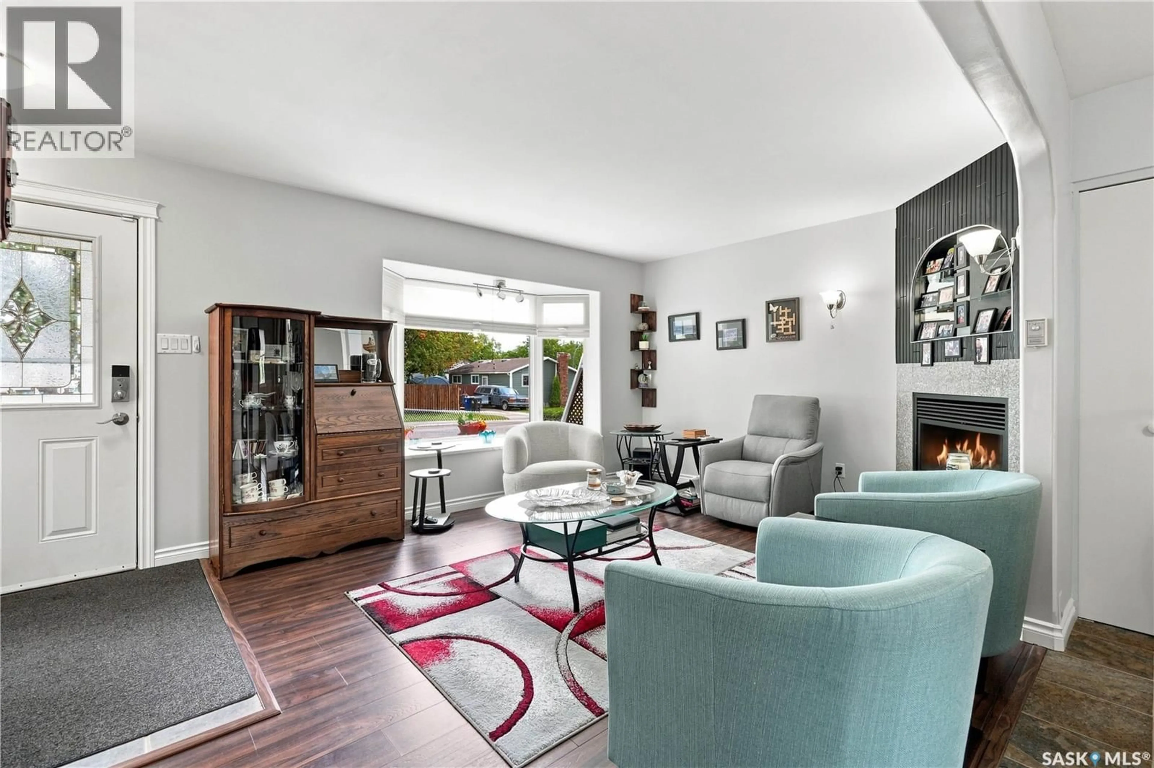 Living room with furniture, unknown for 1001 MAHONEY AVENUE, Saskatoon Saskatchewan S7L3Z2
