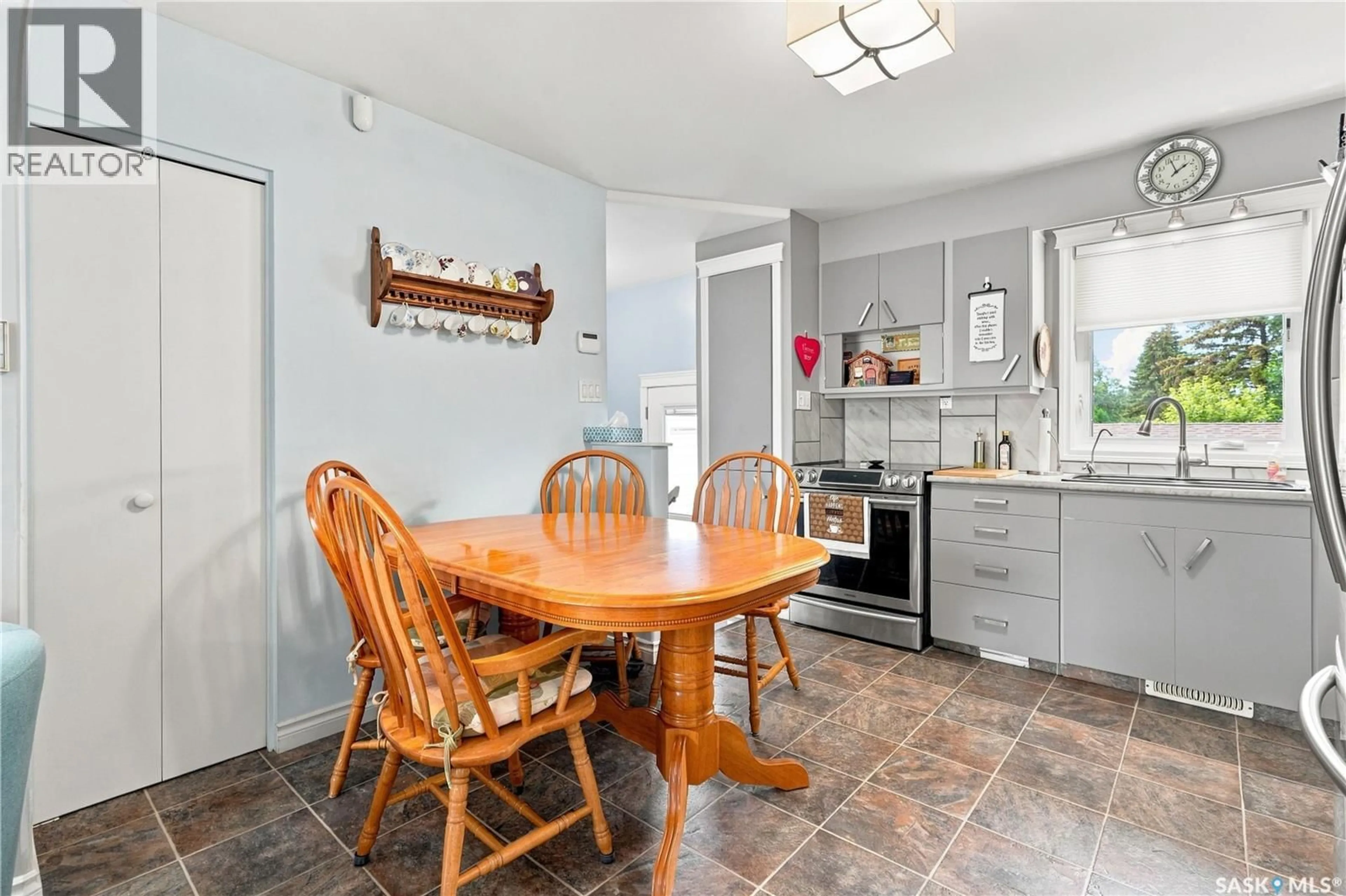 Dining room, ceramic/tile floor for 1001 MAHONEY AVENUE, Saskatoon Saskatchewan S7L3Z2