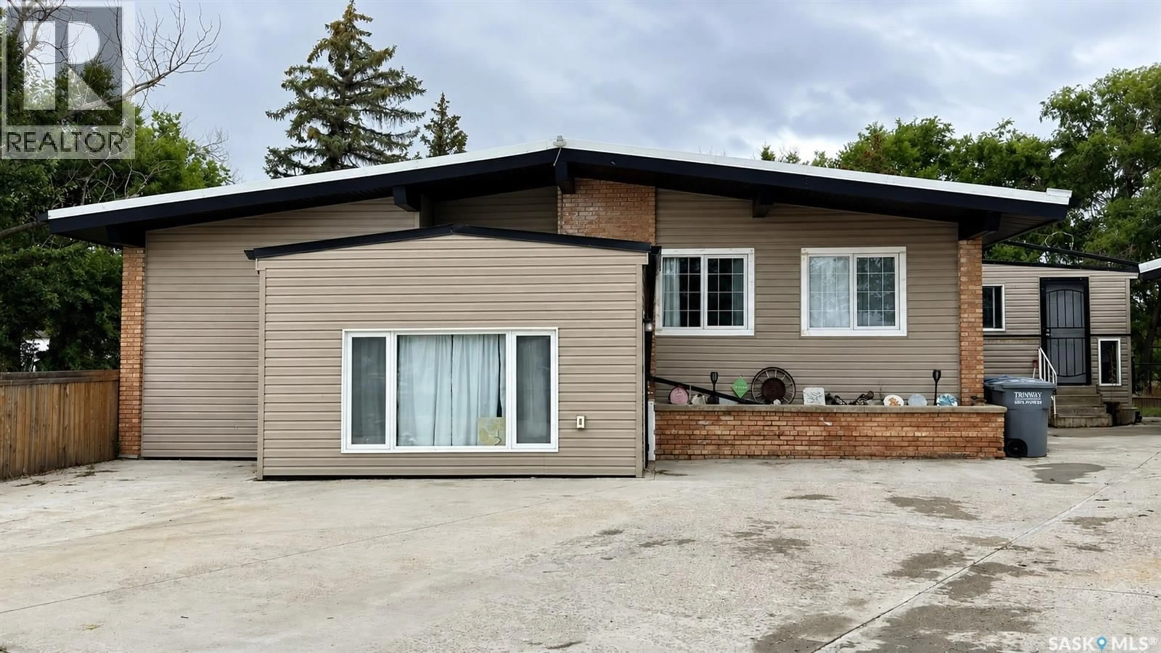 Home with vinyl exterior material, street for CHAPLIN ACREAGE, Chaplin Saskatchewan S0H0V0