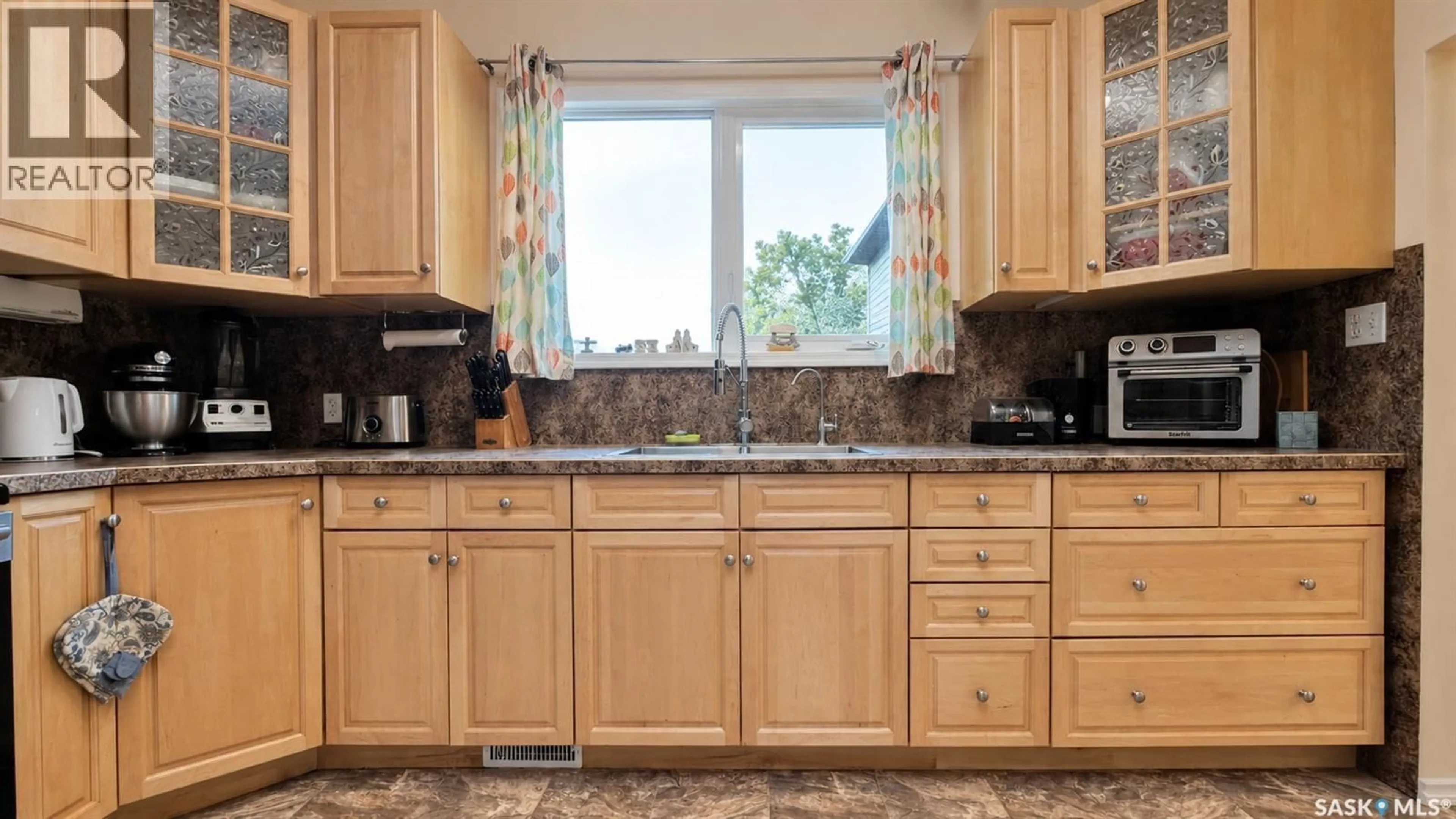 Standard kitchen, ceramic/tile floor for CHAPLIN ACREAGE, Chaplin Saskatchewan S0H0V0