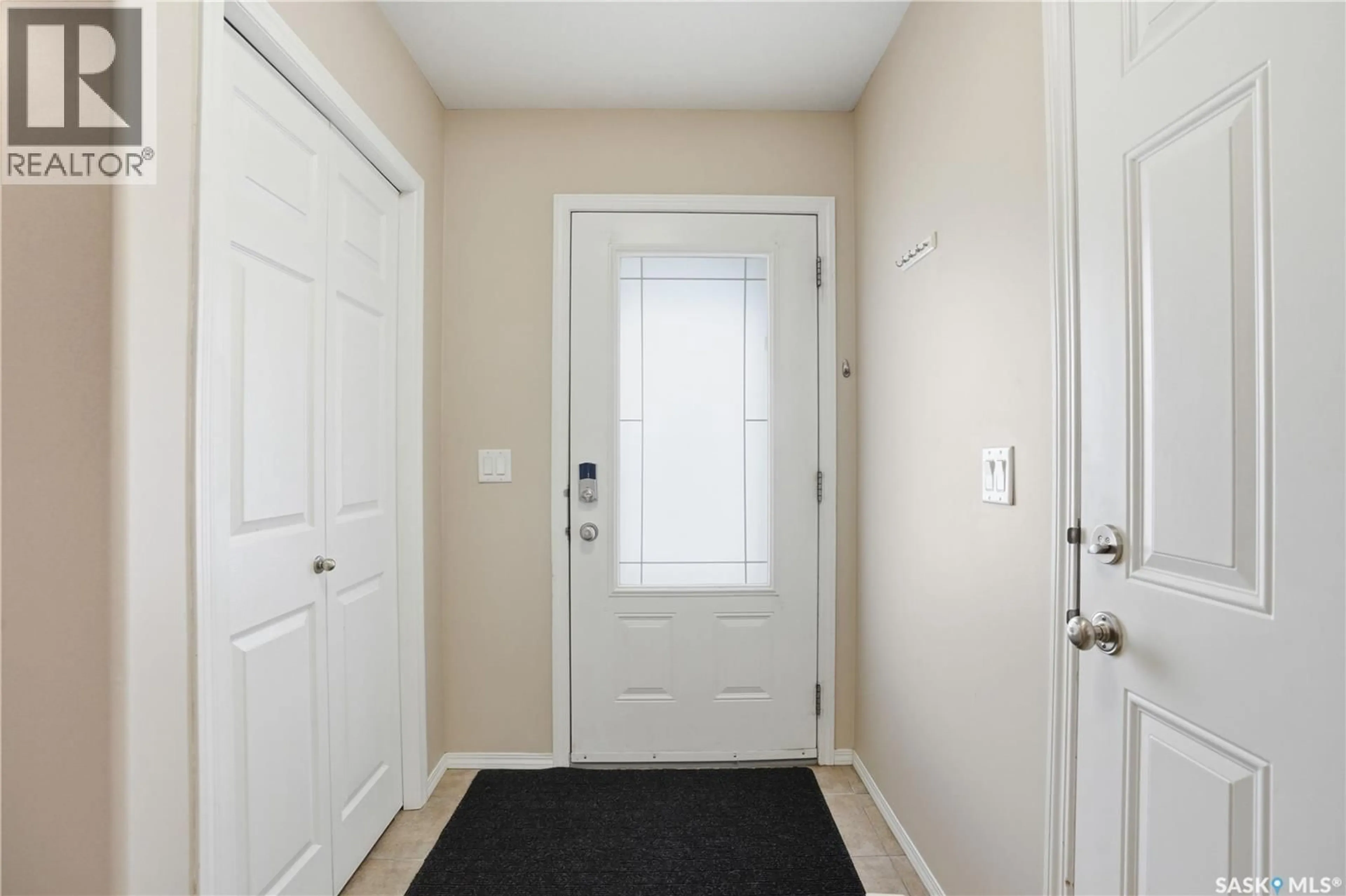 Indoor entryway for 615 - 105 STENSRUD ROAD, Saskatoon Saskatchewan S7W0A1