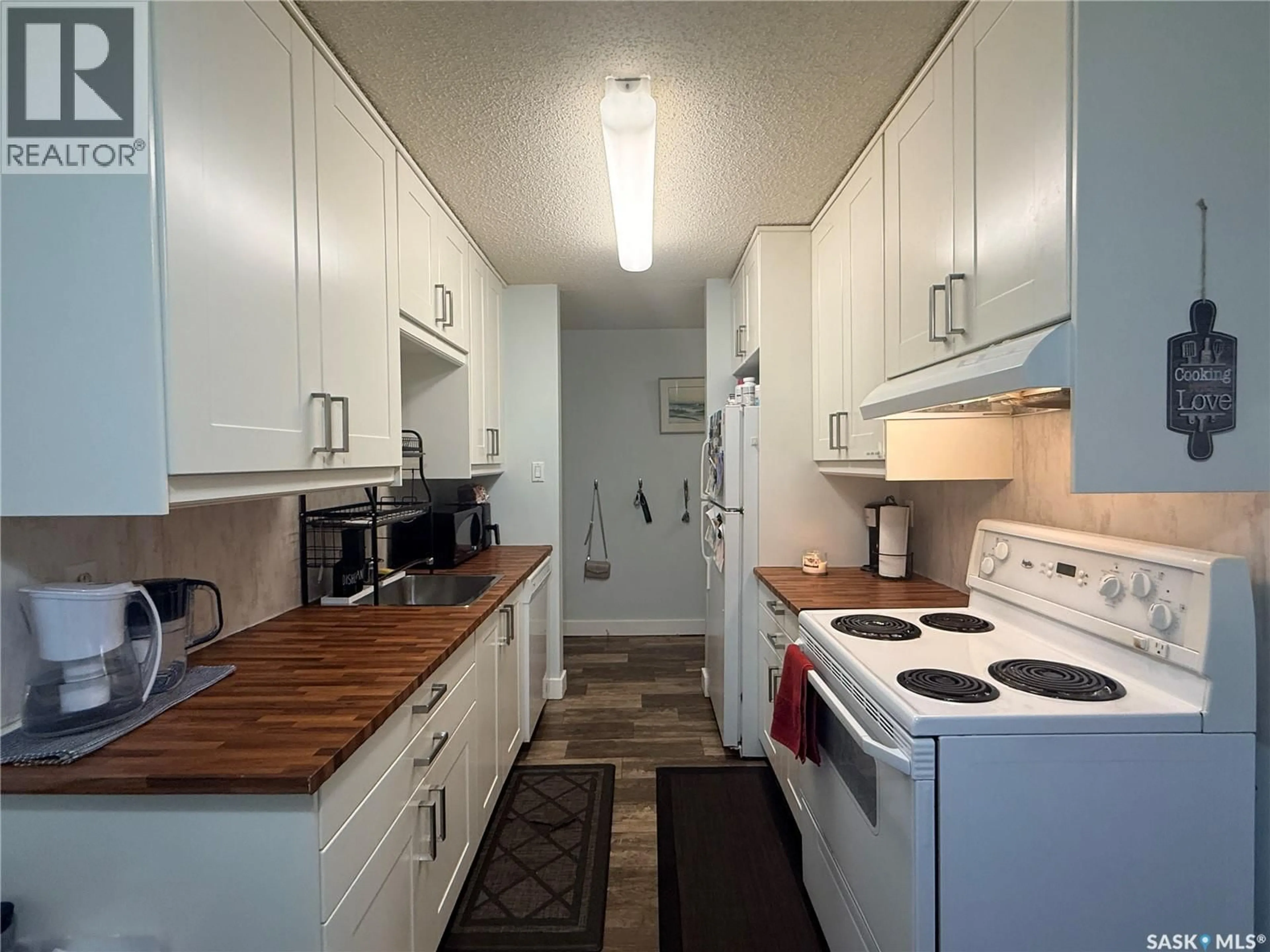 Standard kitchen, unknown for 112 - 3308 33RD STREET, Saskatoon Saskatchewan S7L6S5
