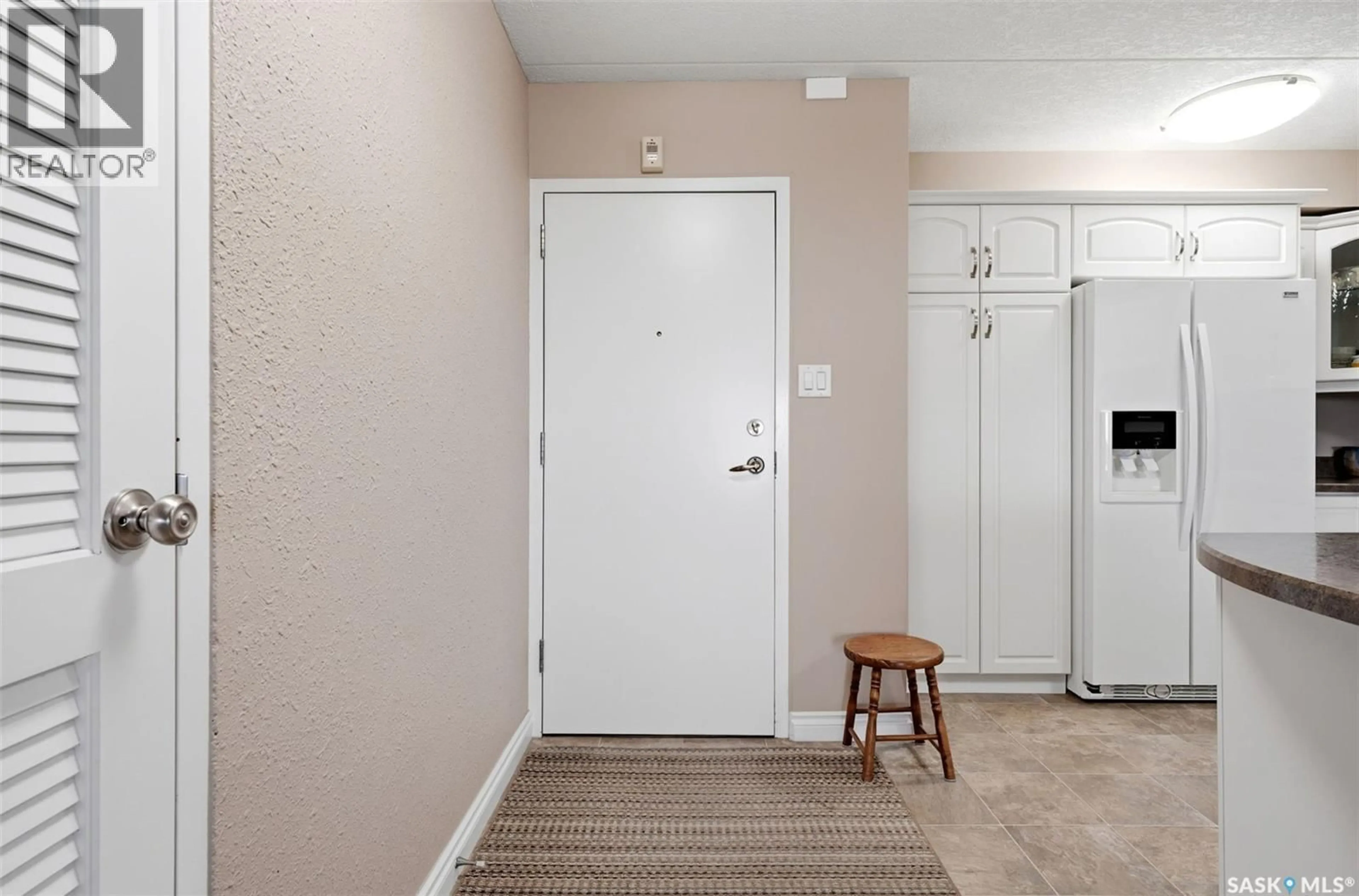 Indoor entryway for 3520 - 1001 HILLSDALE STREET, Regina Saskatchewan S4S5Z5