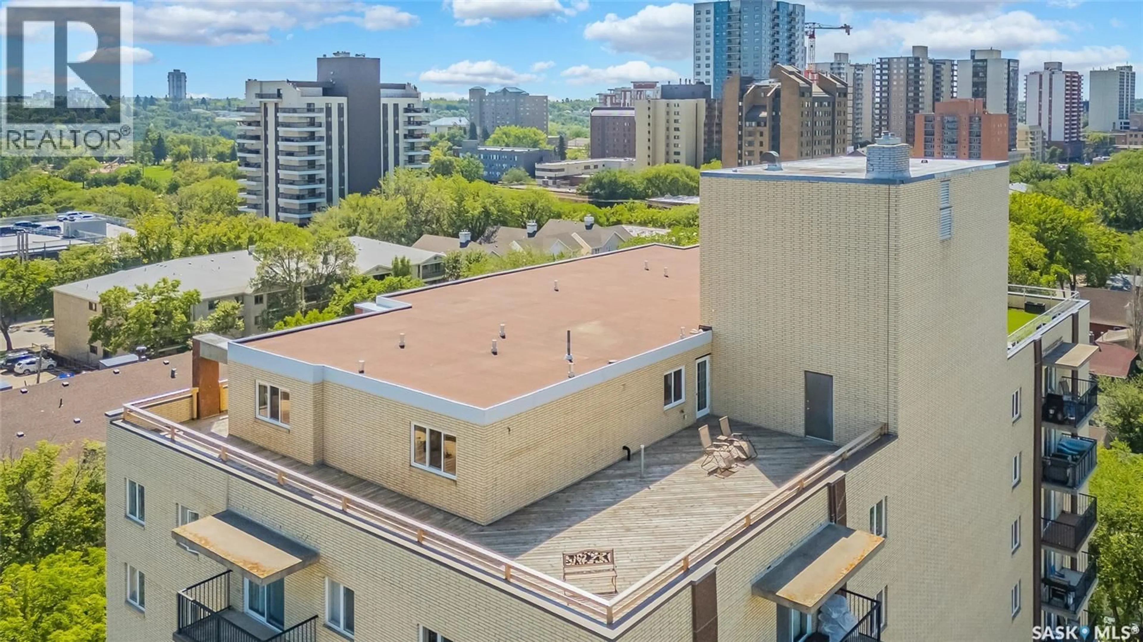 A pic from outside/outdoor area/front of a property/back of a property/a pic from drone, city buildings view from balcony for Penthouse B - 537 4TH AVENUE, Saskatoon Saskatchewan S7K2M6