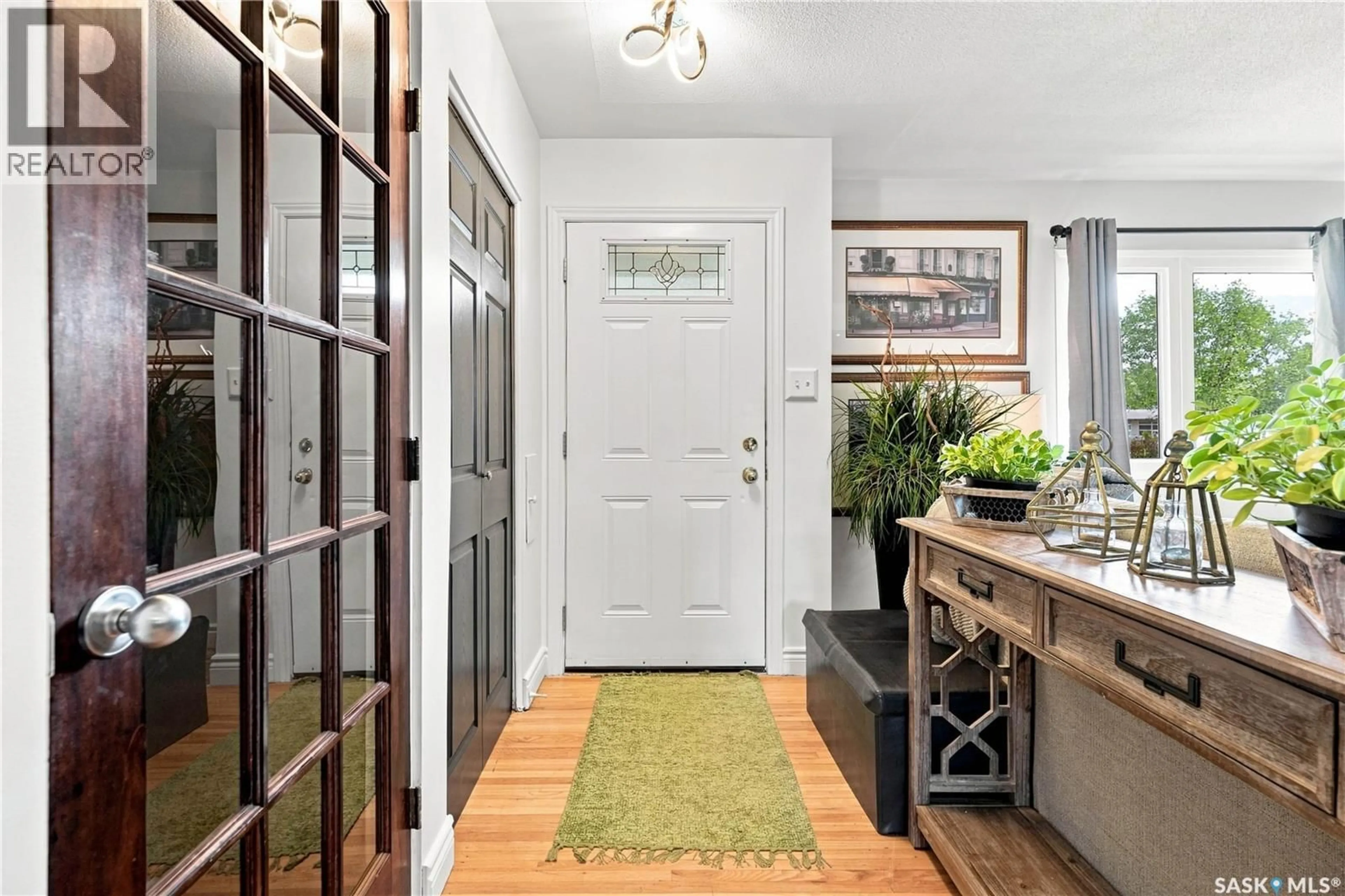 Indoor entryway for 2524 GRANT ROAD, Regina Saskatchewan S4S5E6