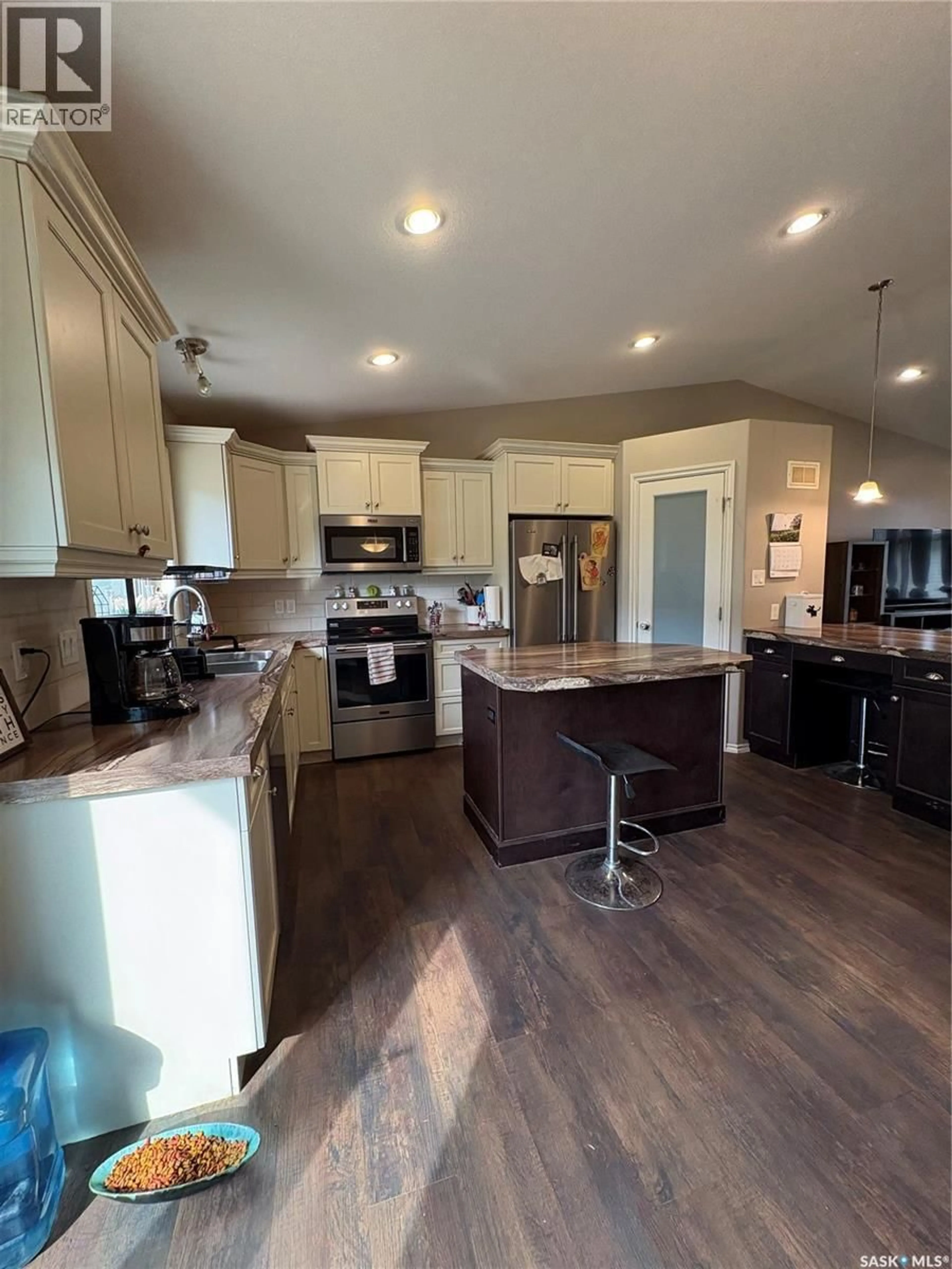 Open concept kitchen, unknown for Rm OF LIVINGSTONE ACREAGE, Livingston Rm No. 331 Saskatchewan S0A0B0
