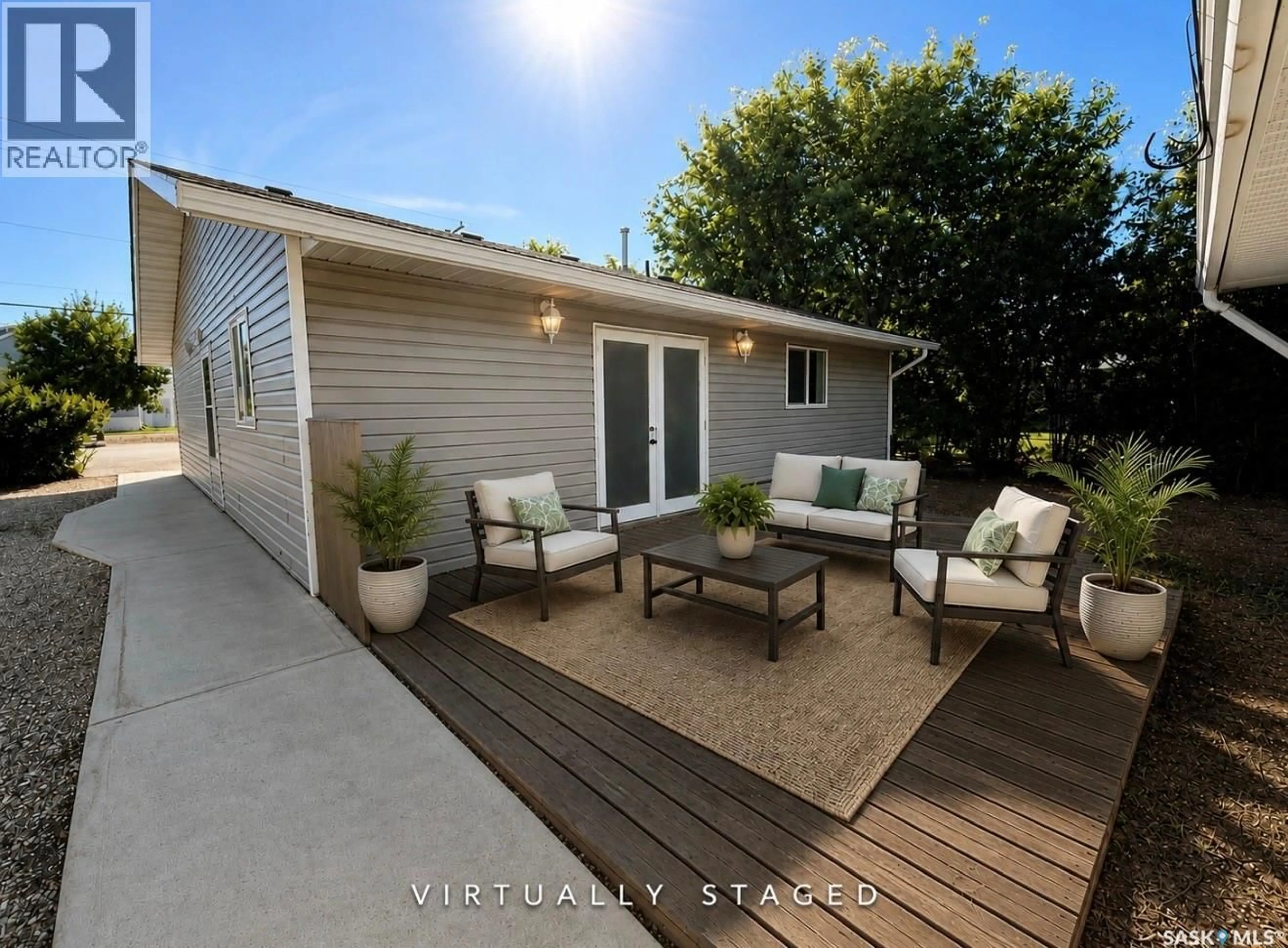 Patio, street for 310 MCKENZIE STREET, Outlook Saskatchewan S0L2N0