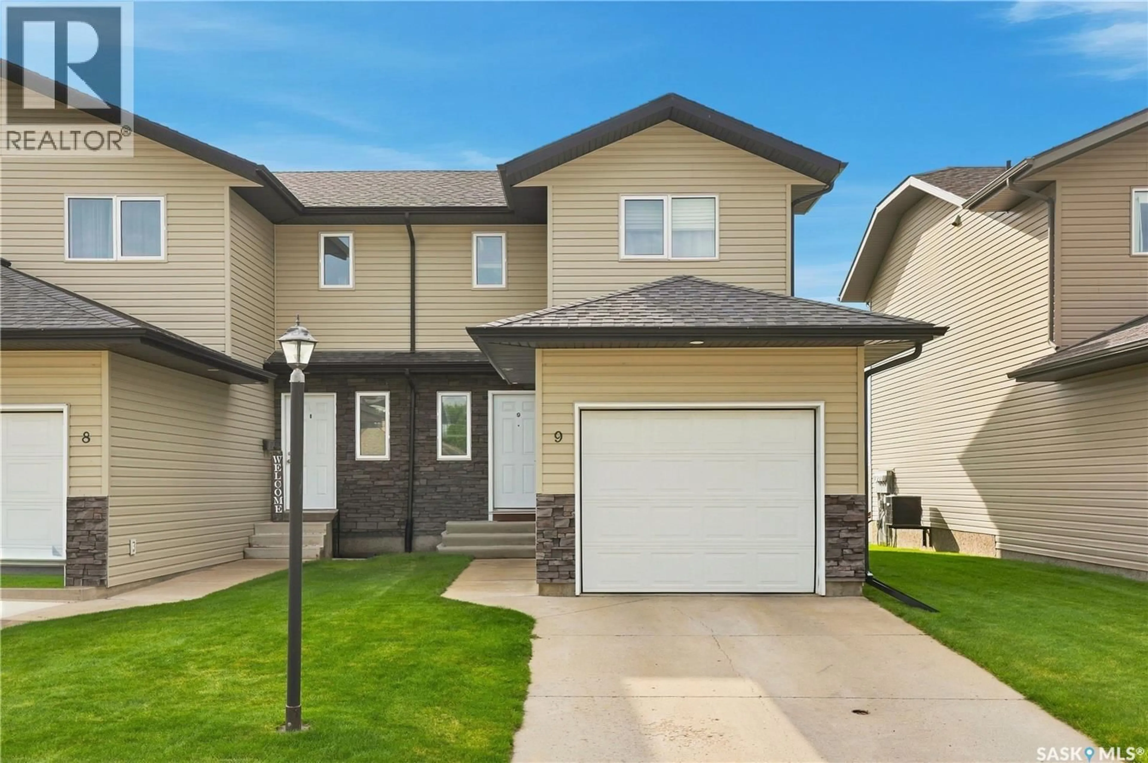 Home with vinyl exterior material, street for 515 - 9 CENTENNIAL BOULEVARD, Warman Saskatchewan S0K0A1