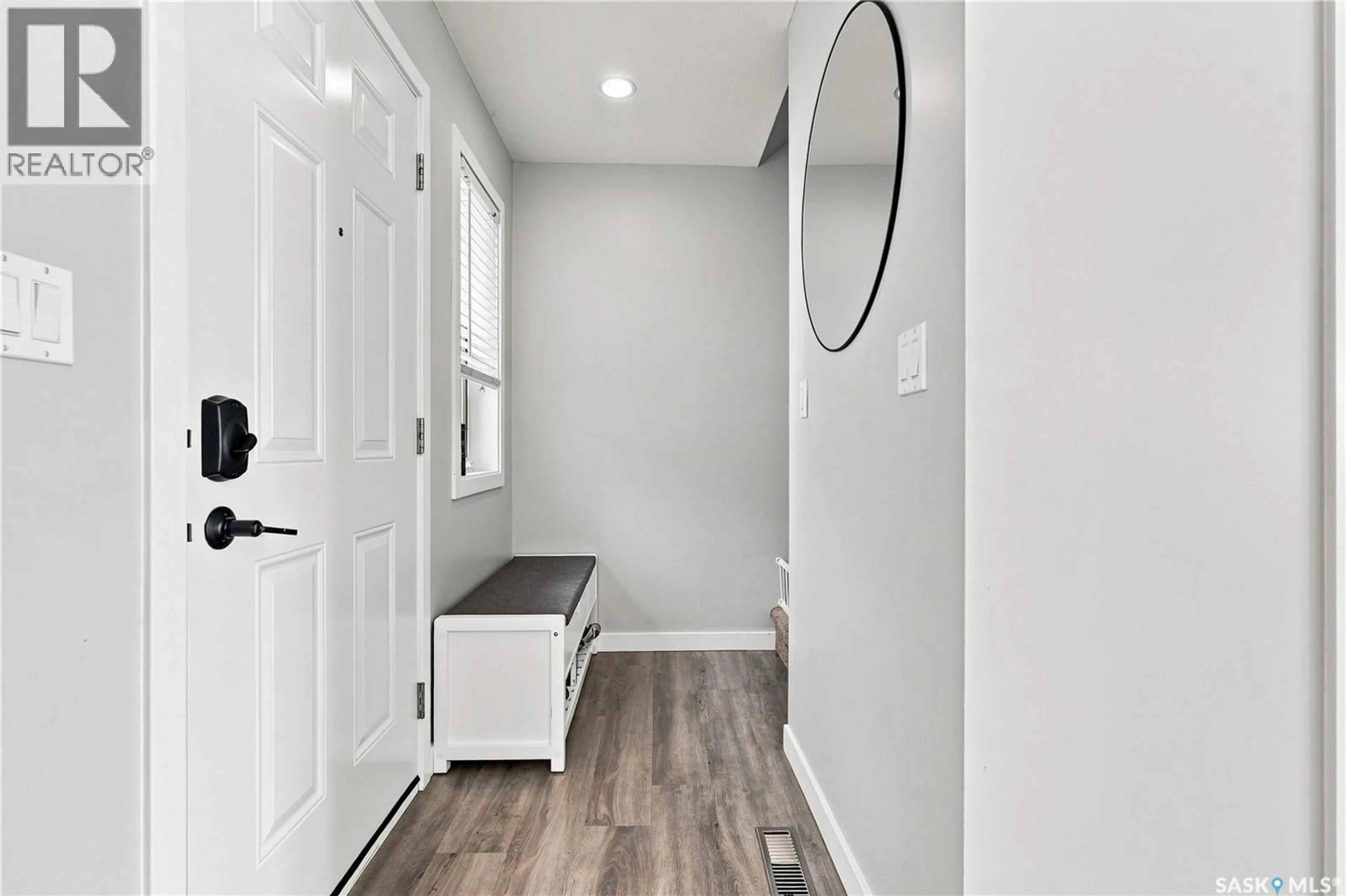 Indoor entryway for 515 - 9 CENTENNIAL BOULEVARD, Warman Saskatchewan S0K0A1