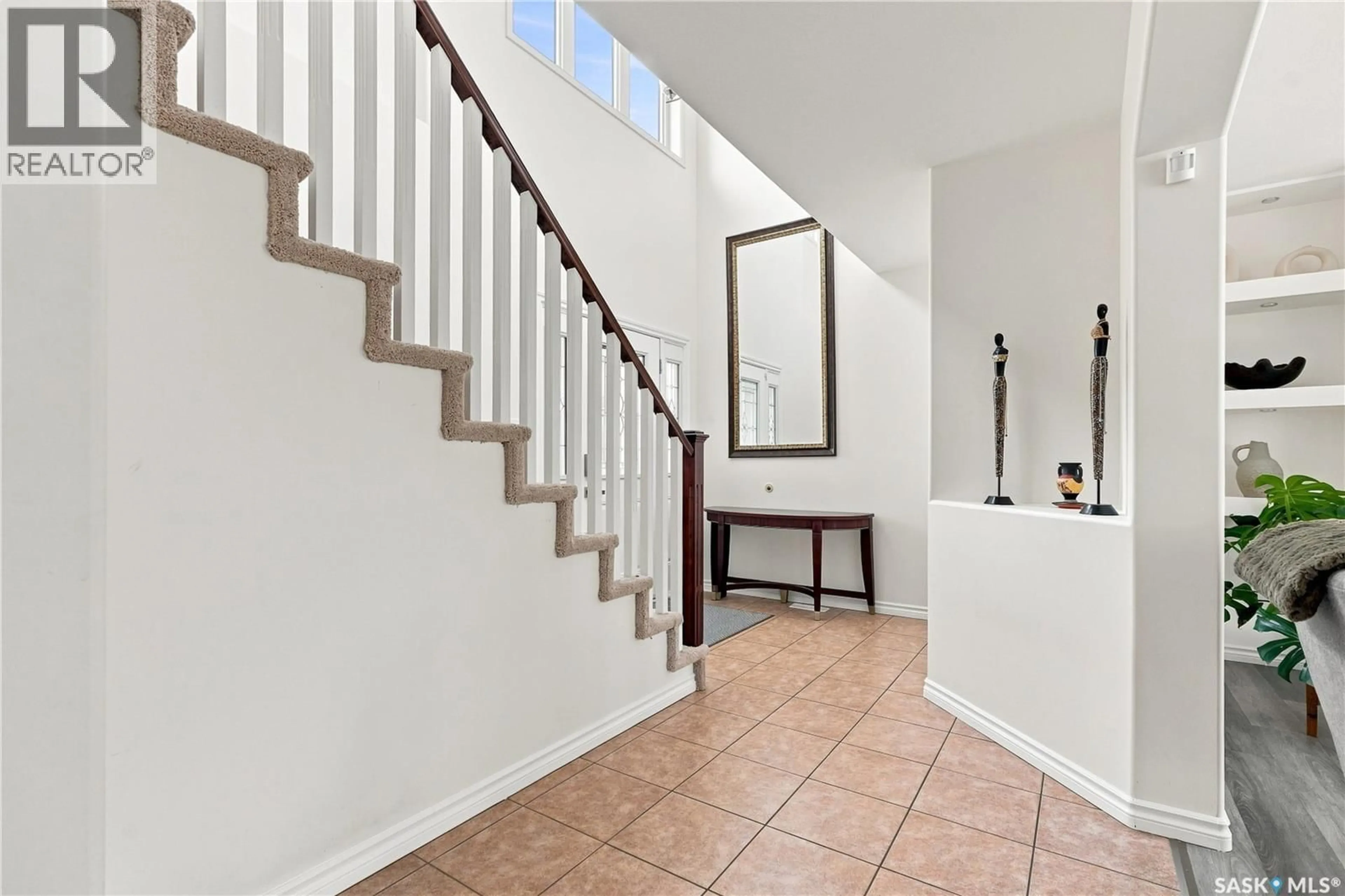 Indoor foyer for 114 LEVALLEY COVE, Saskatoon Saskatchewan S7T0H5