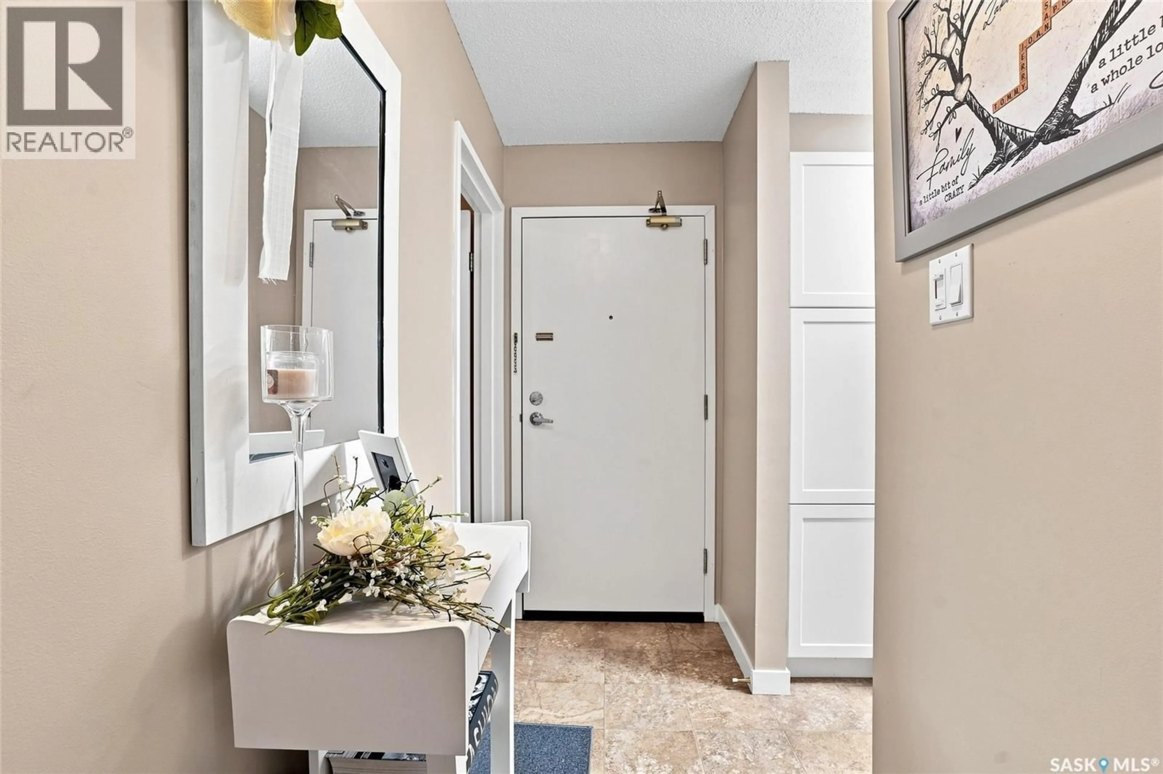 Indoor entryway for 122 - 221 EDINBURGH PLACE, Saskatoon Saskatchewan S7H5J7